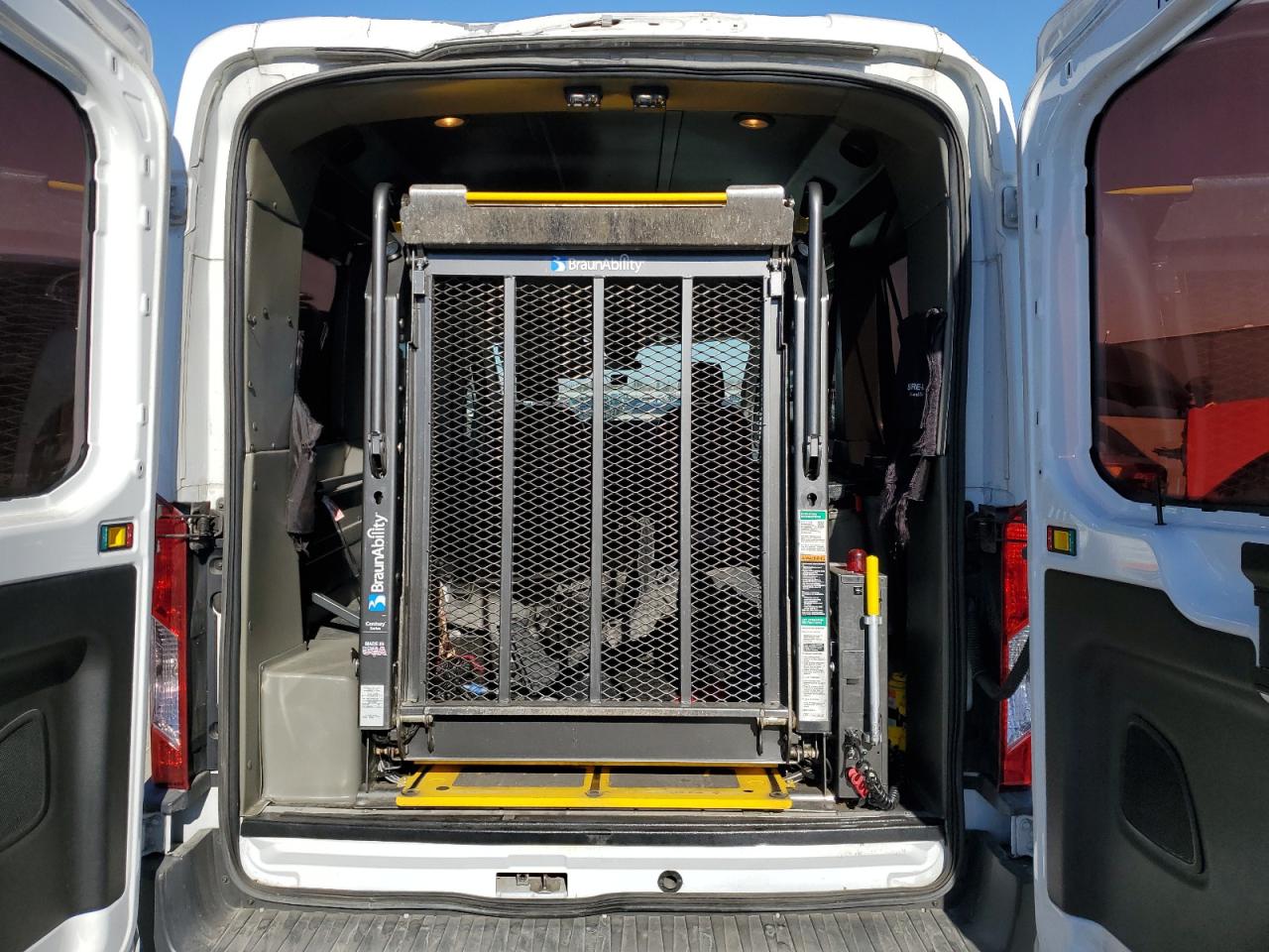 2018 Ford Transit VIN 1FTYE1CM8JKB47519 Copart auction photo, front end damage thumbnail 10
