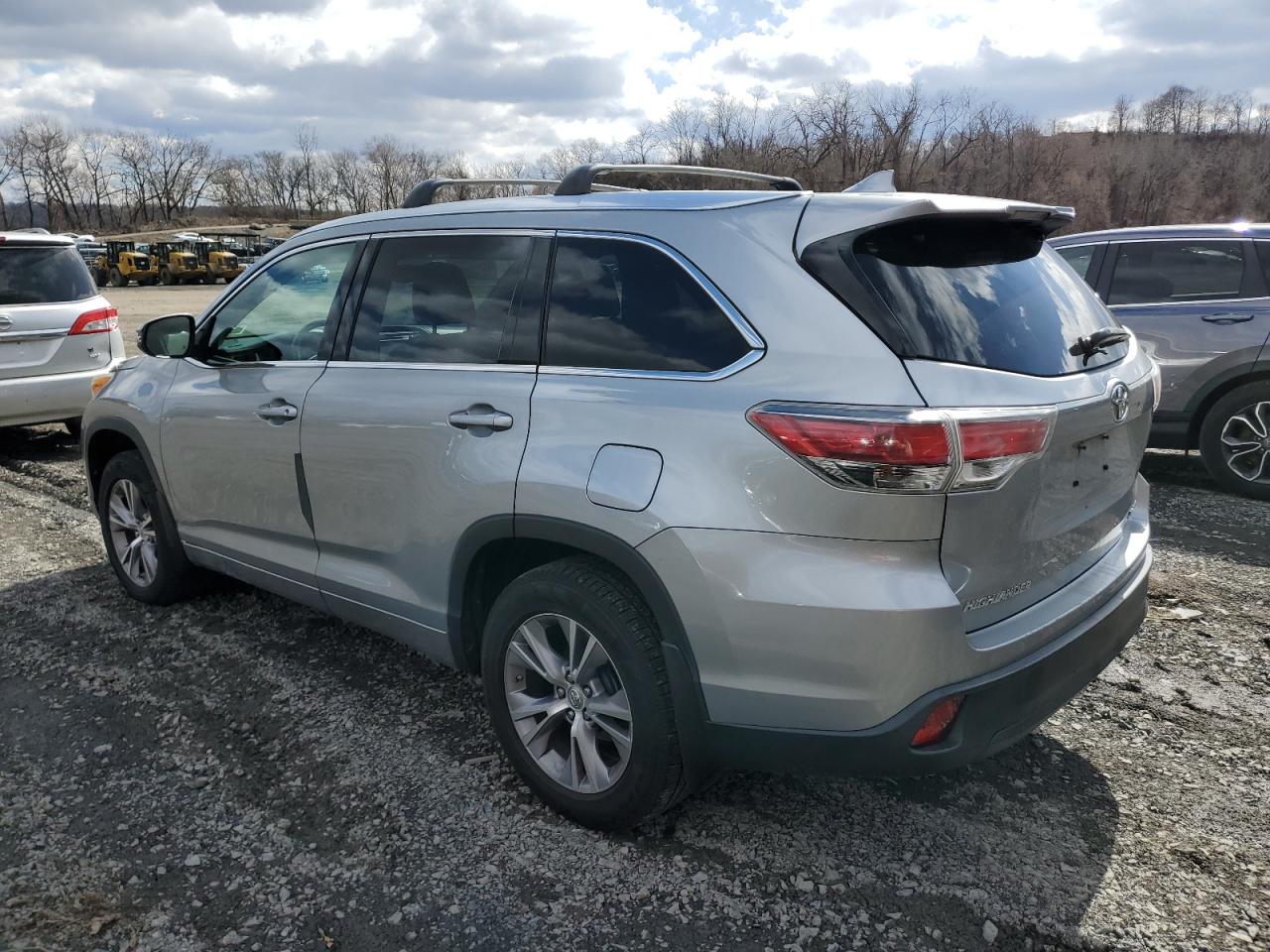 2014 Toyota Highlander VIN 5TDJKRFH8ES028827 Copart auction photo, all over / minor dent/scratches damage thumbnail 2