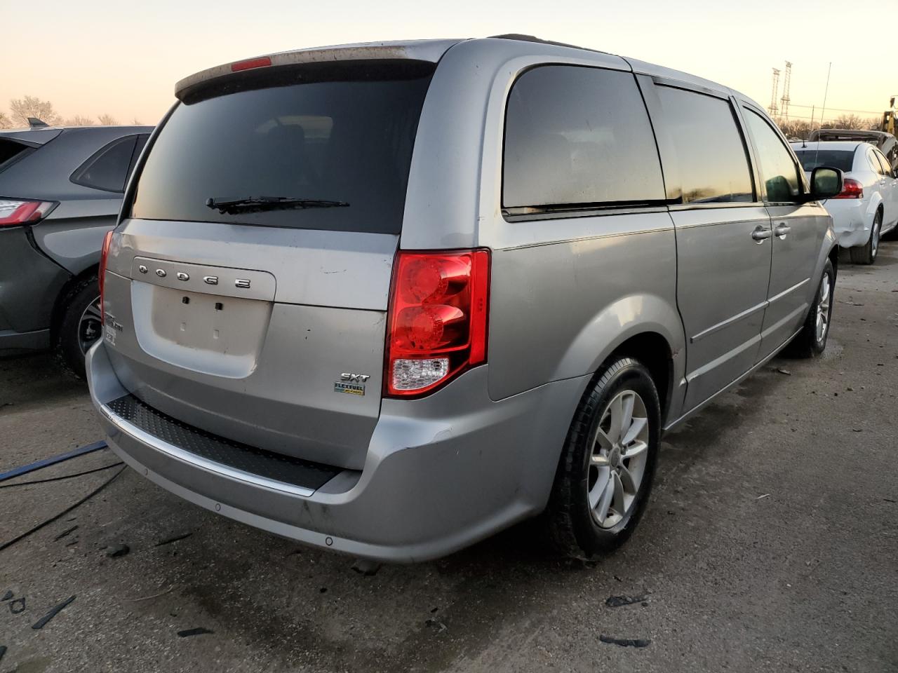 2016 Dodge Caravan VIN 2C4RDGCG0GR317760 Copart auction photo, front end / side damage thumbnail 3