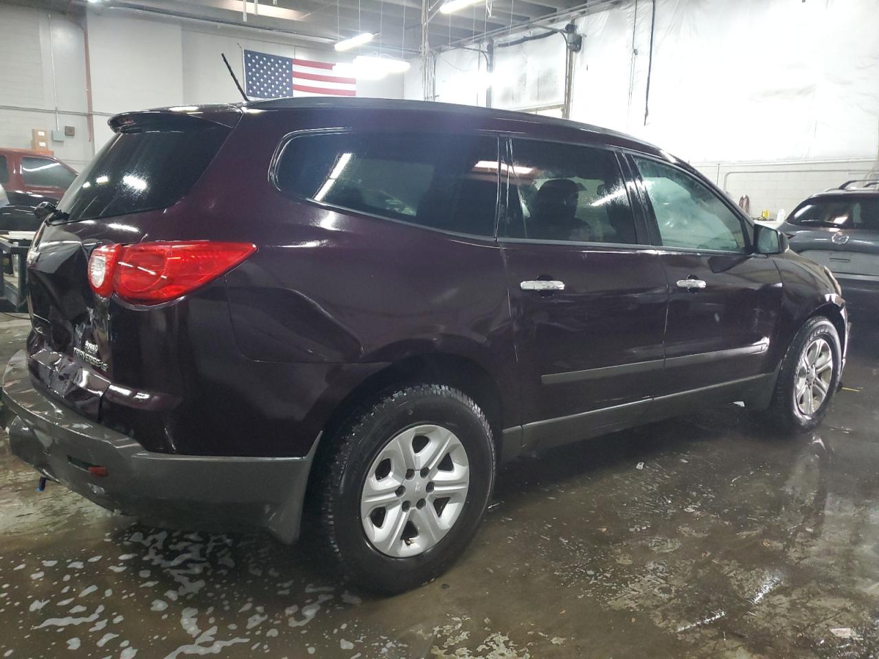 2010 Chevrolet Traverse VIN 1GNLREED6AS153233 Copart auction photo, front end / rear end damage thumbnail 3