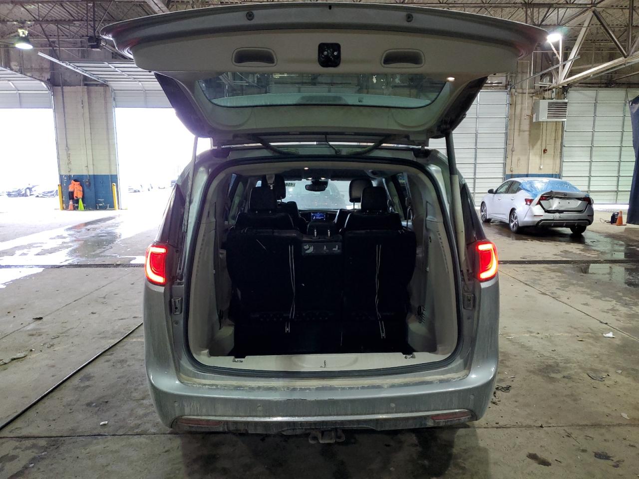 2017 Chrysler Pacifica VIN 2C4RC1EG4HR529754 Copart auction photo, front end / side damage thumbnail 6