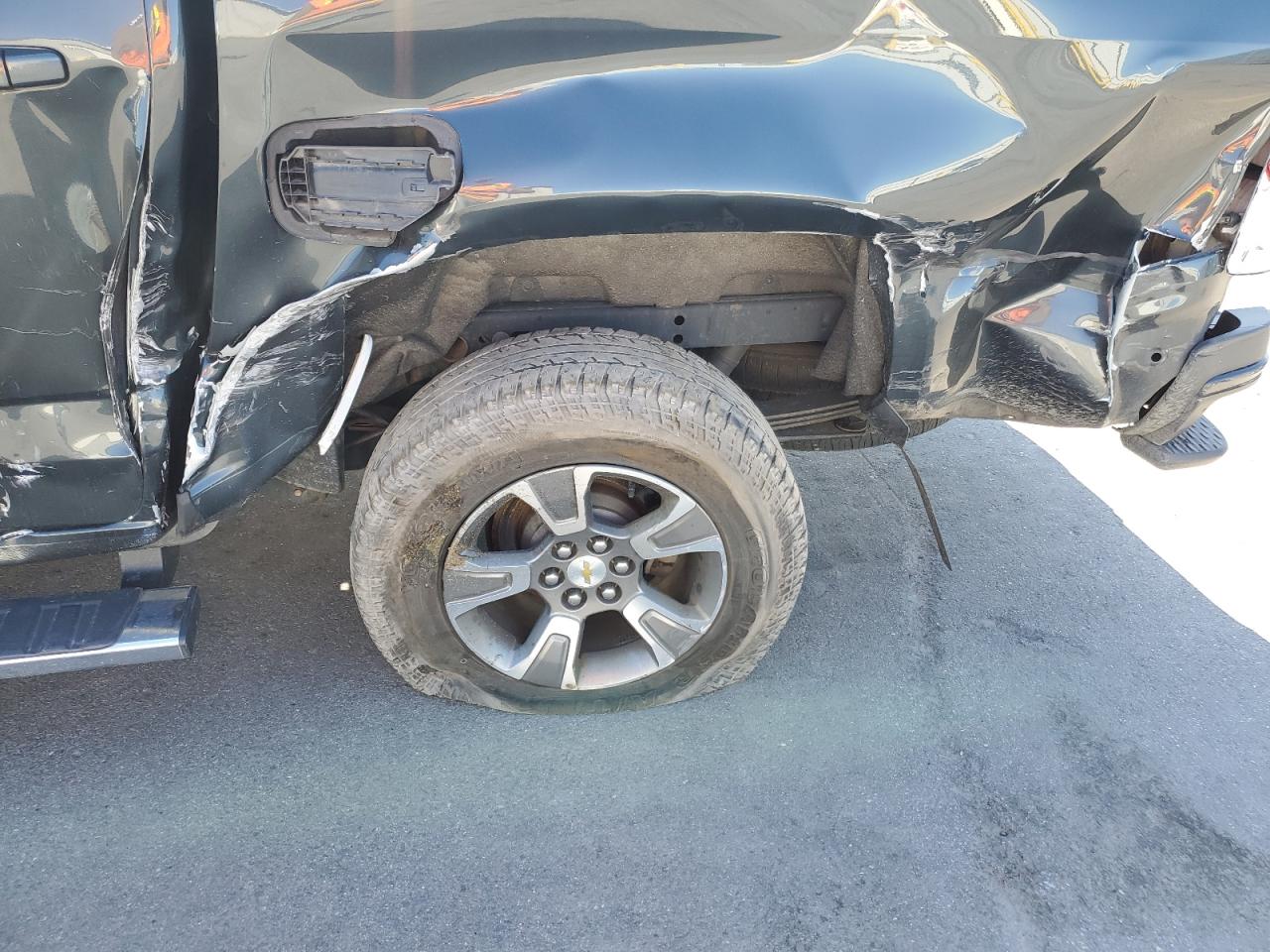 2018 Chevrolet Colorado VIN 1GCGTDEN4J1172335 Copart auction photo, rear end / side damage thumbnail 9