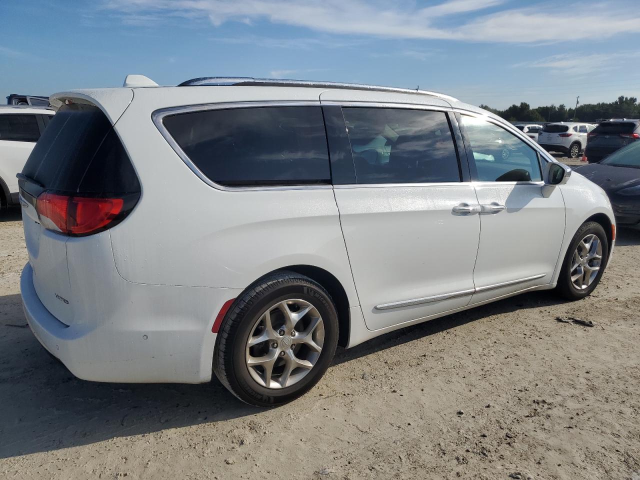 2017 Chrysler Pacifica VIN 2C4RC1GG3HR785803 Copart auction photo, water/flood damage thumbnail 3