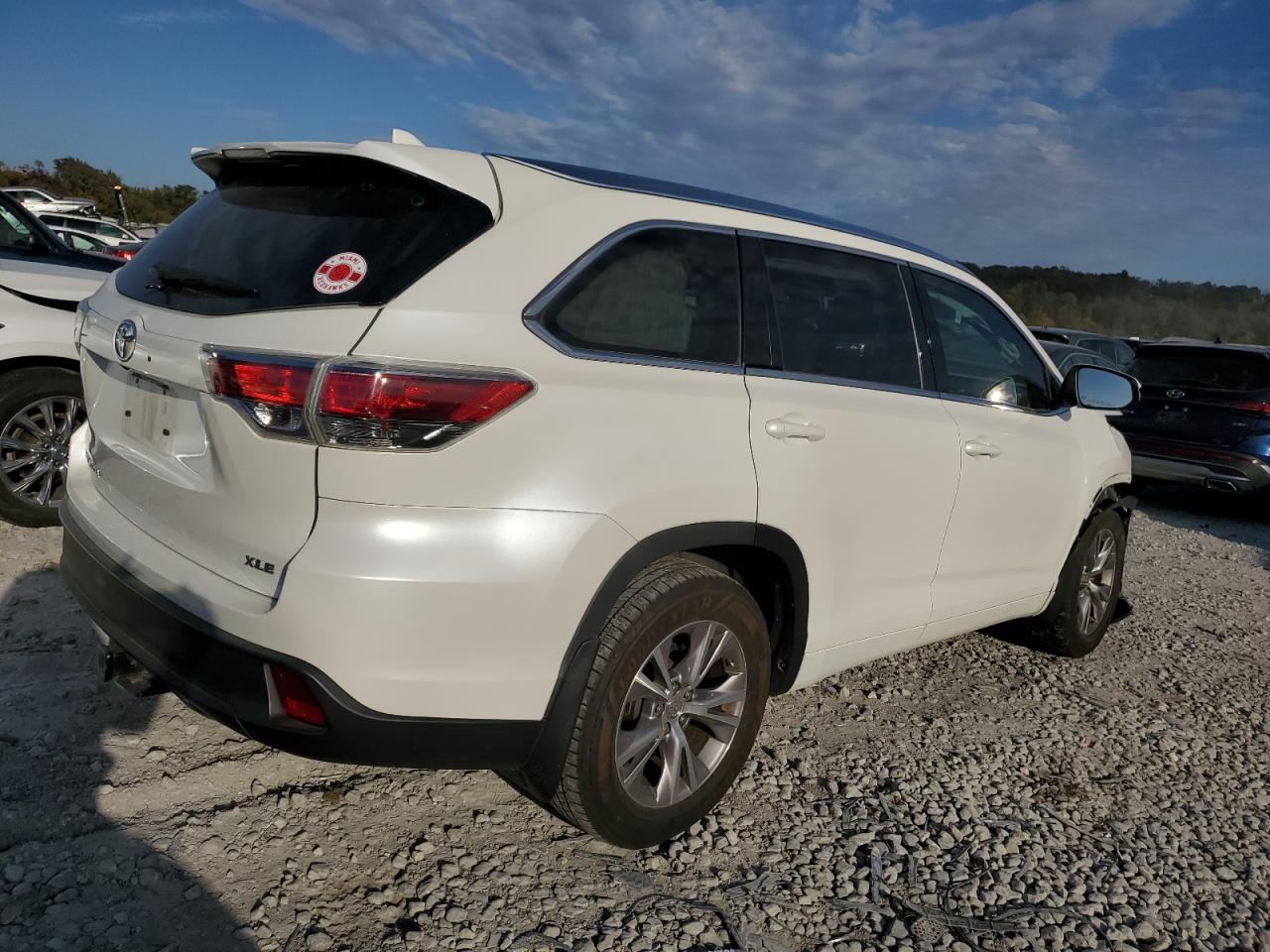 2015 Toyota Highlander VIN 5TDKKRFH0FS103011 Copart auction photo, front end damage thumbnail 3
