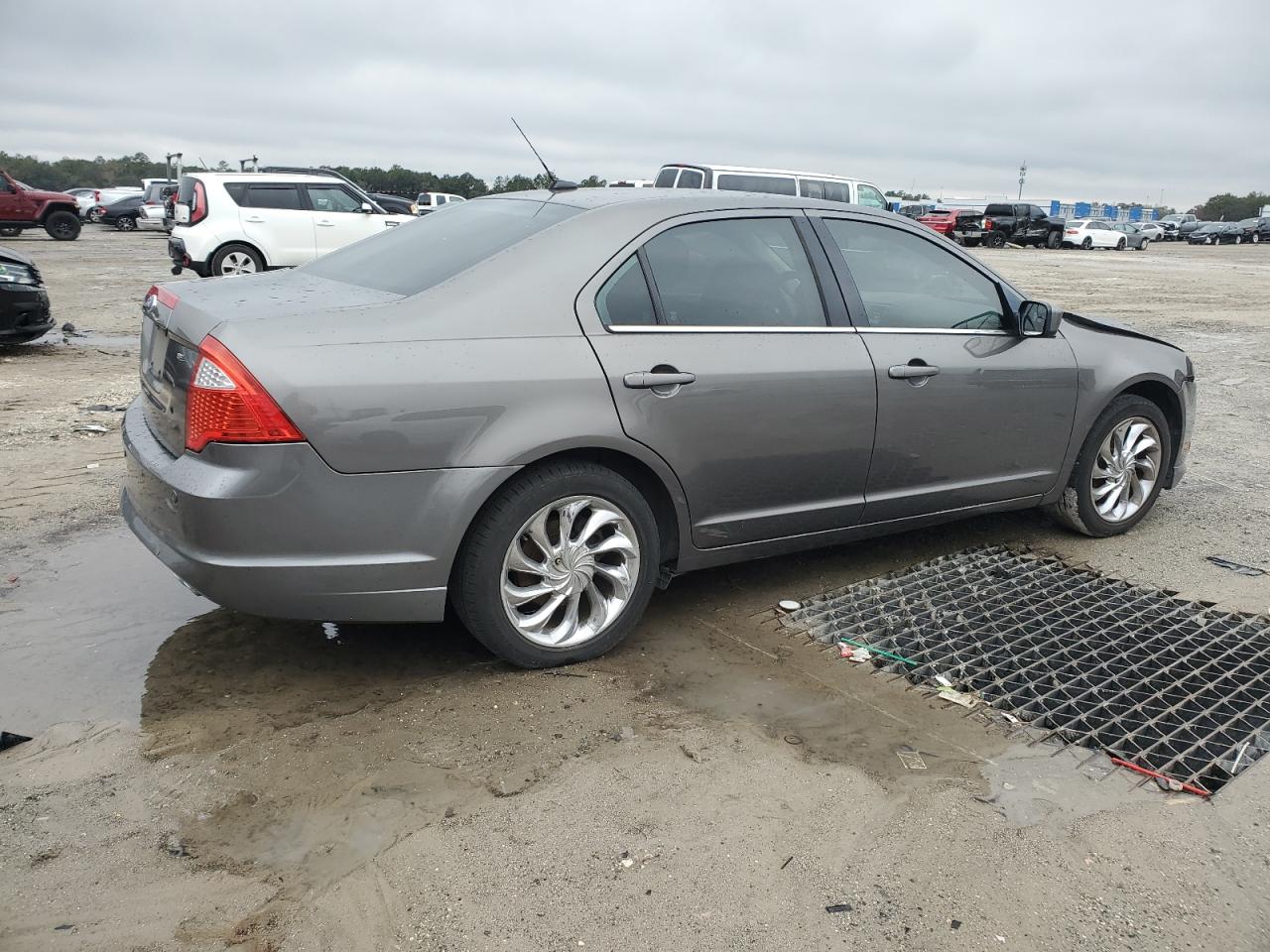 2011 Ford Fusion VIN 3FAHP0HA0BR164563 Copart auction photo, front end / minor dent/scratches damage thumbnail 3