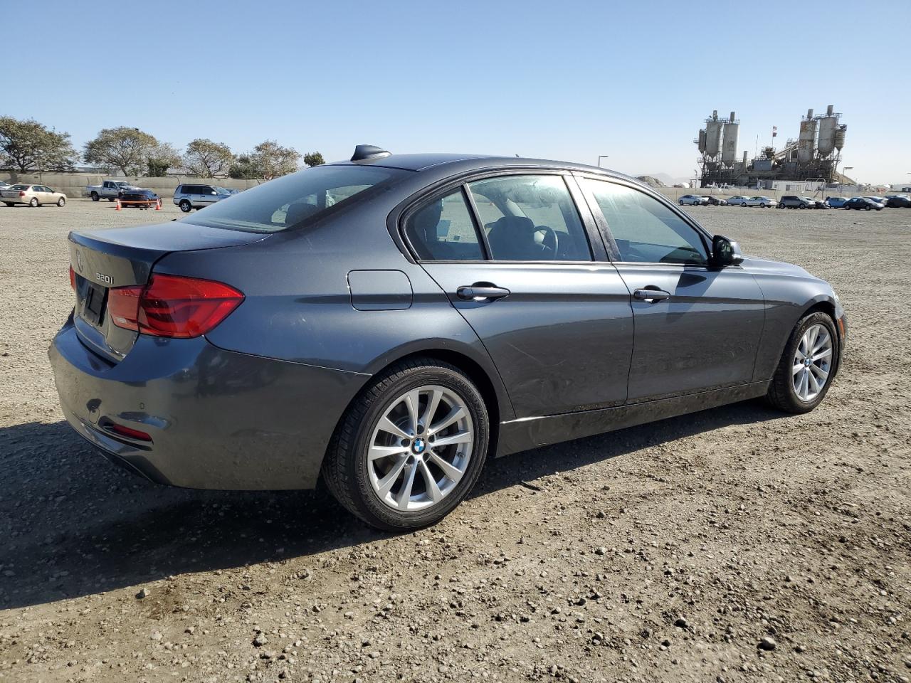 2016 BMW 3er VIN WBA8E1G59GNT33996 Copart auction photo, rear end / front end damage thumbnail 3