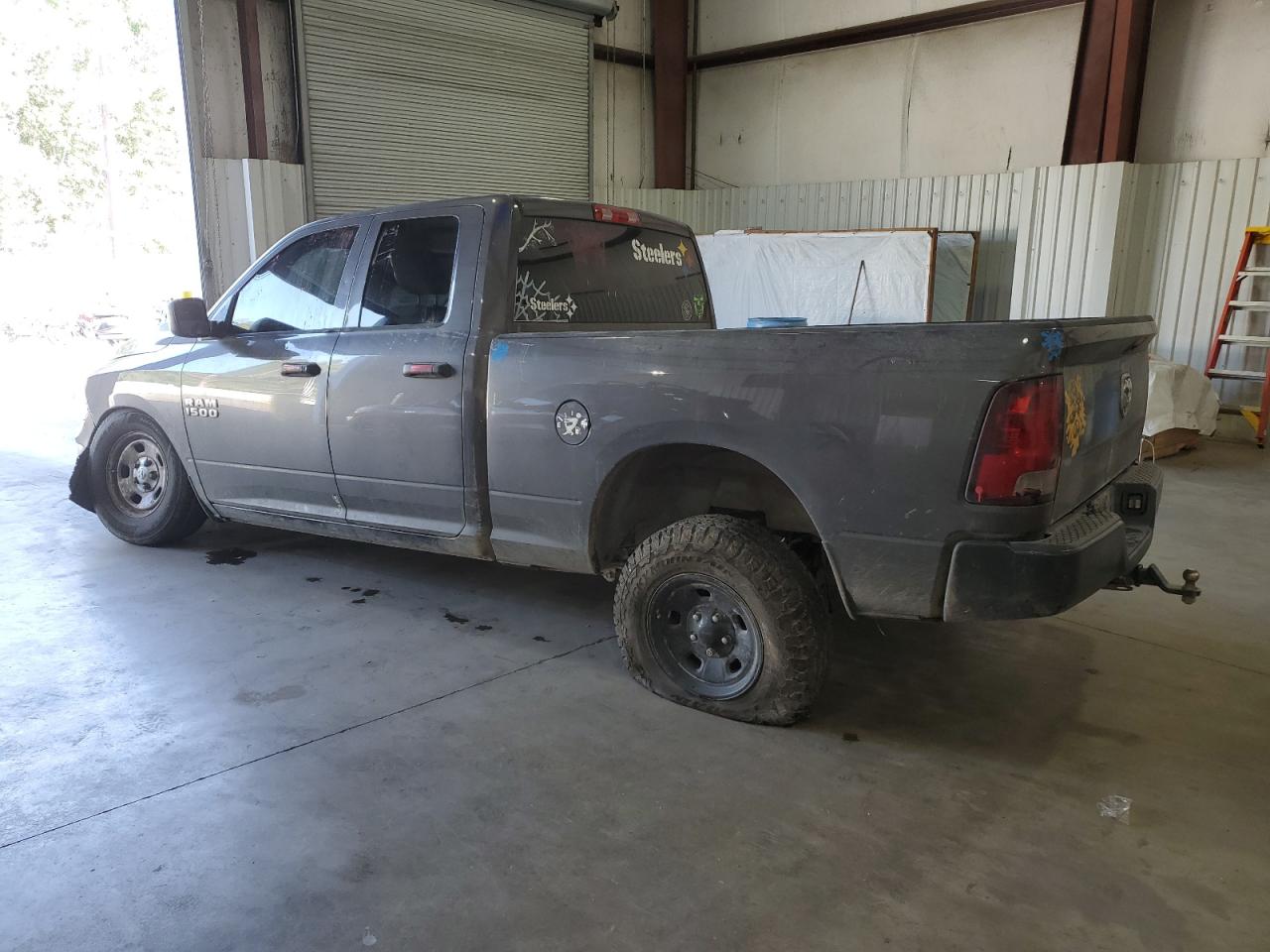 2018 RAM 1500 VIN 1C6RR6FG5JS336289 Copart auction photo, undercarriage / front end damage thumbnail 2