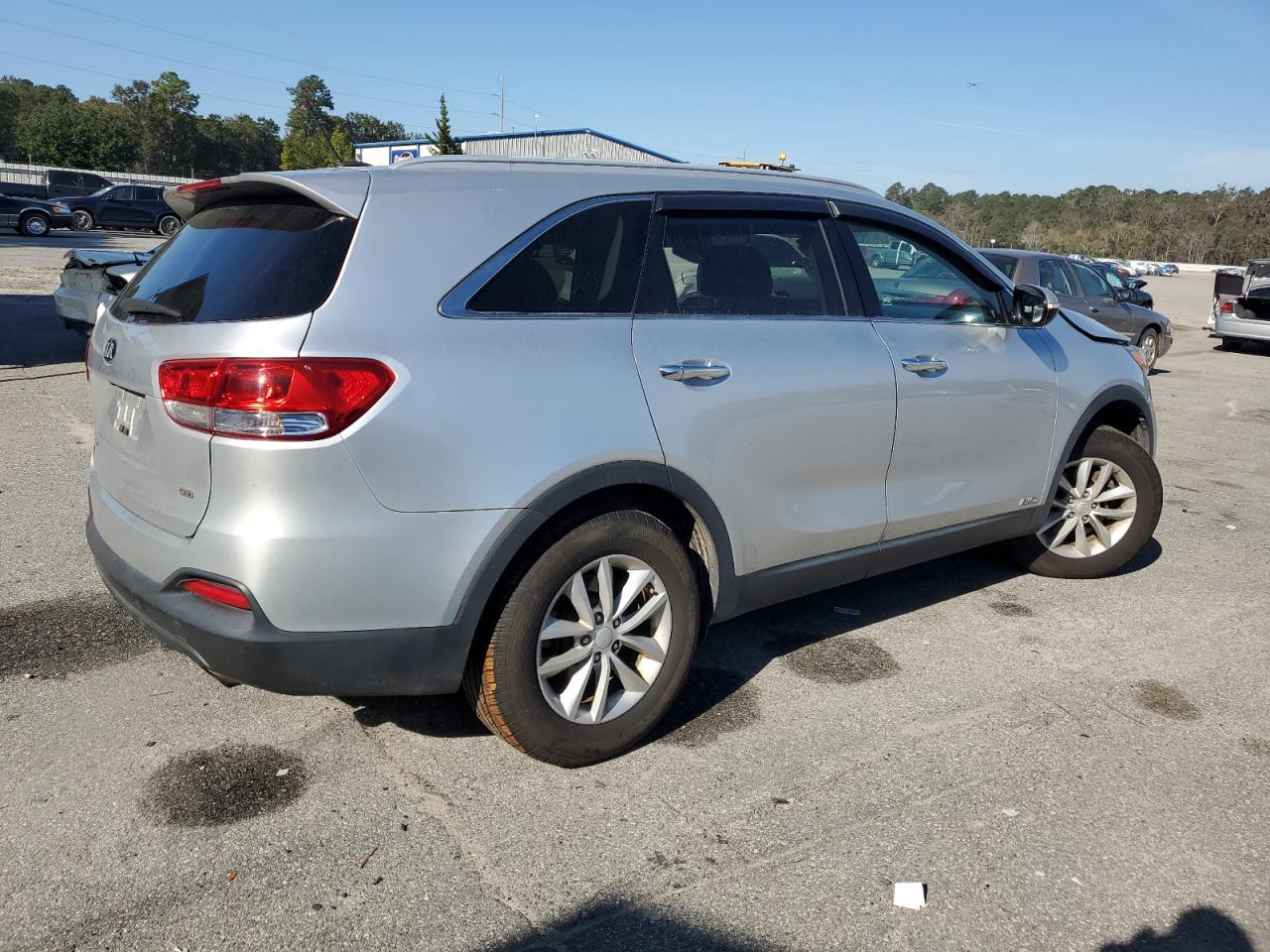2017 KIA Sorento VIN 5XYPGDA37HG299406 Copart auction photo, side / front end damage thumbnail 3