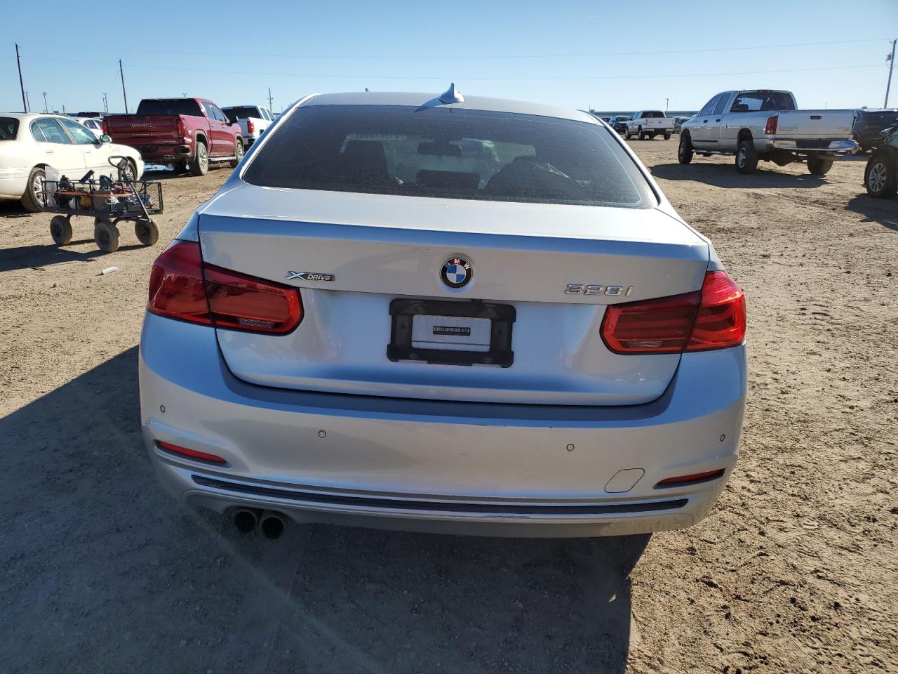 2016 BMW 3er VIN WBA8E3G50GNU04840 Copart auction photo, front end / minor dent/scratches damage thumbnail 6