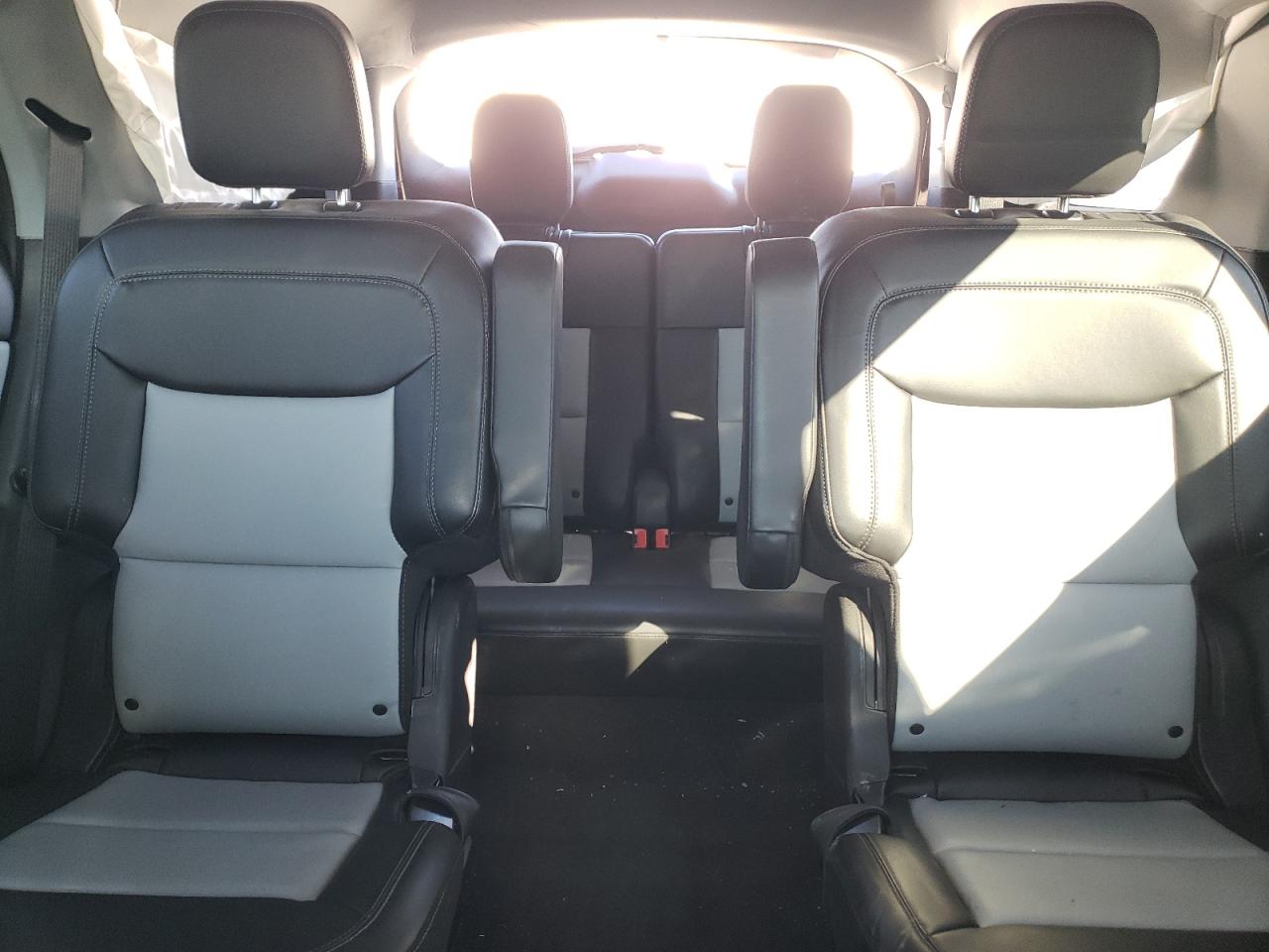 2022 Ford Explorer VIN 1FMSK8DH7NGB13794 Copart auction photo, all over / minor dent/scratches damage thumbnail 10