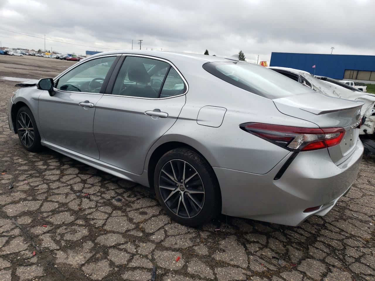 2021 Toyota Camry VIN 4T1G11AK4MU585015 Copart auction photo, front end damage thumbnail 2