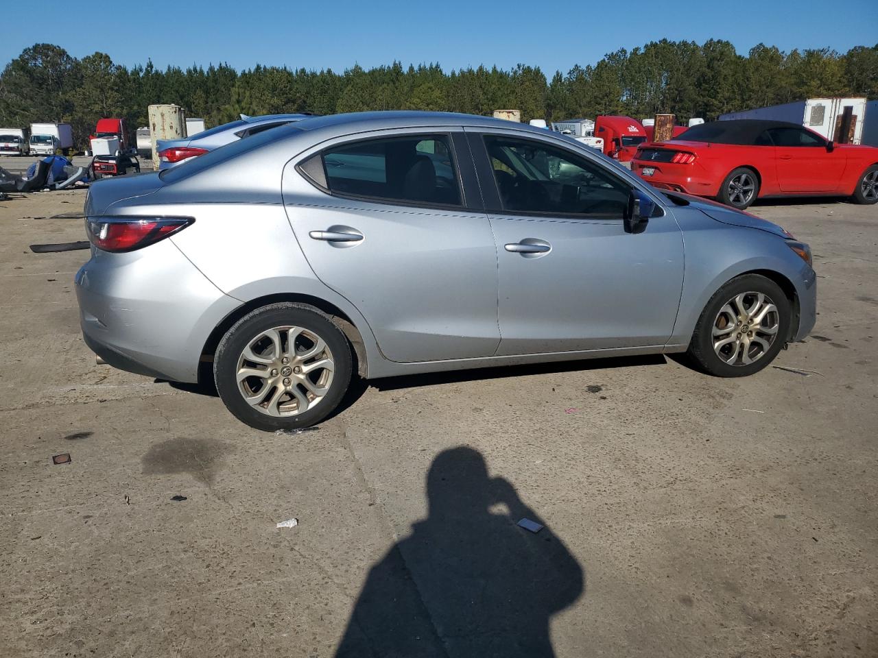 2017 Toyota Yaris VIN 3MYDLBYV3HY161403 Copart auction photo, front end damage thumbnail 3