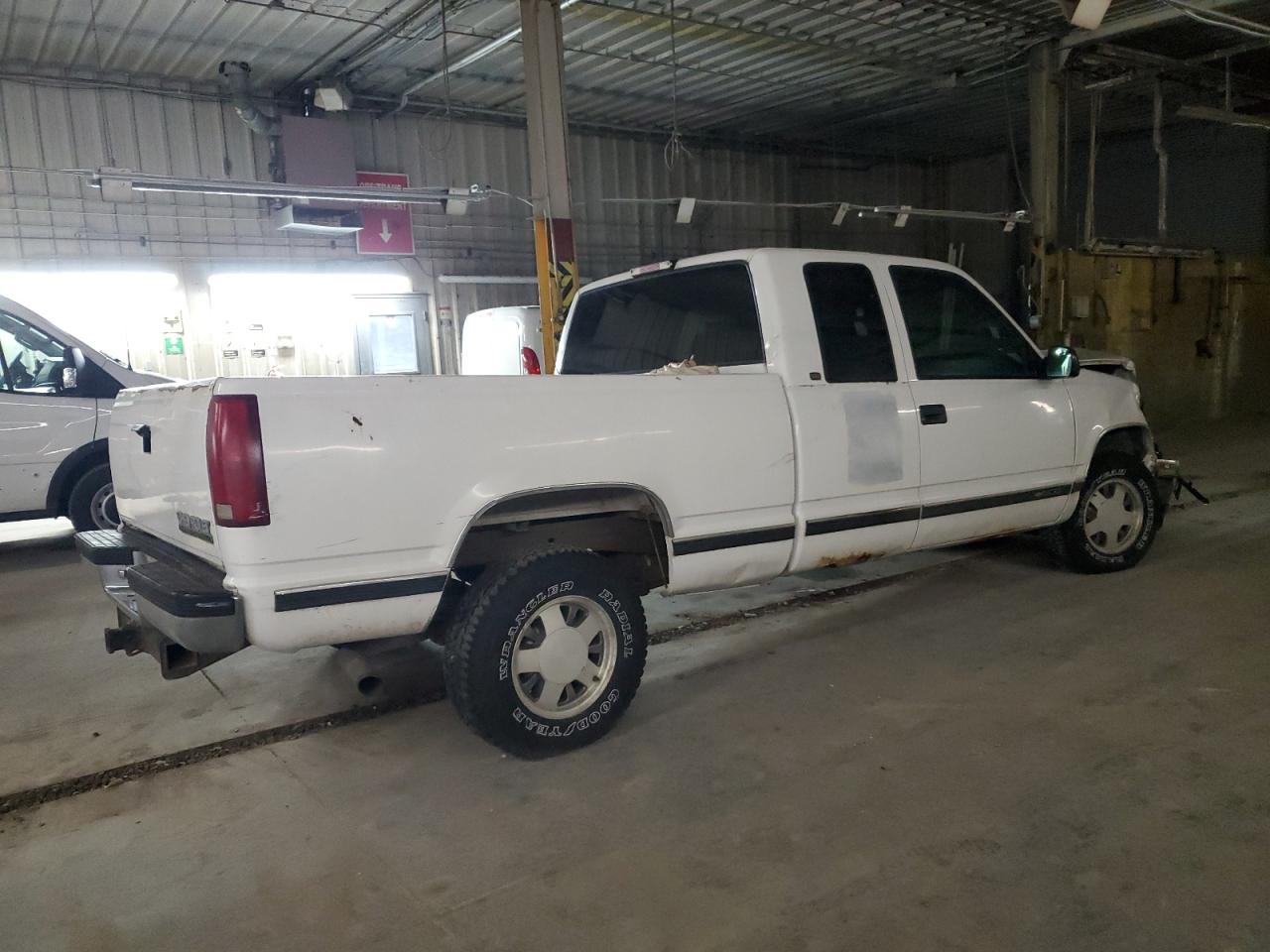 1998 Chevrolet Silverado VIN 1GCEC19M5WE215779 Copart auction photo, front end / side damage thumbnail 3