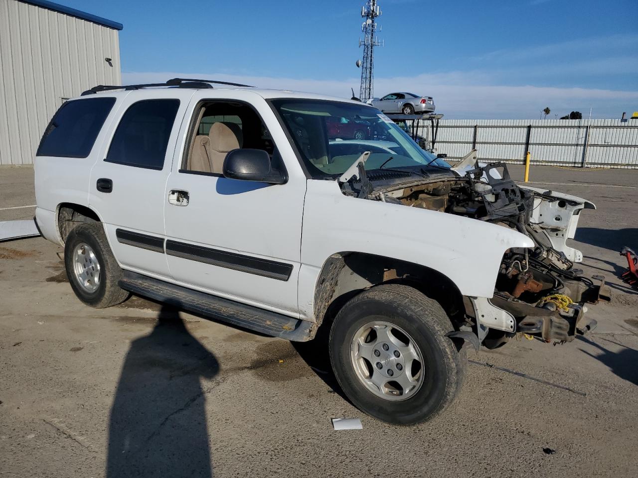 2005 Chevrolet Tahoe VIN 1GNEC13V95J228968 Copart auction photo, vandalism / stripped damage thumbnail 4
