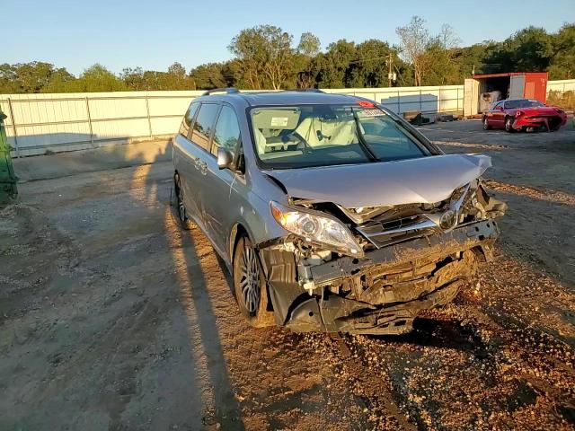 2018 Toyota Sienna VIN 5TDYZ3DC7JS963698 Copart auction photo, all over damage thumbnail 11