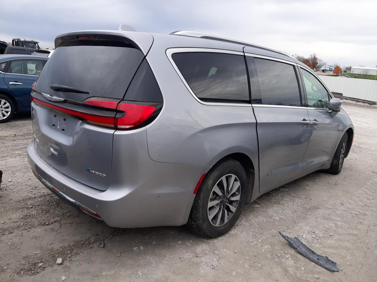 2021 Chrysler Pacifica VIN 2C4RC1L73MR594642 Copart auction photo, water/flood damage thumbnail 3
