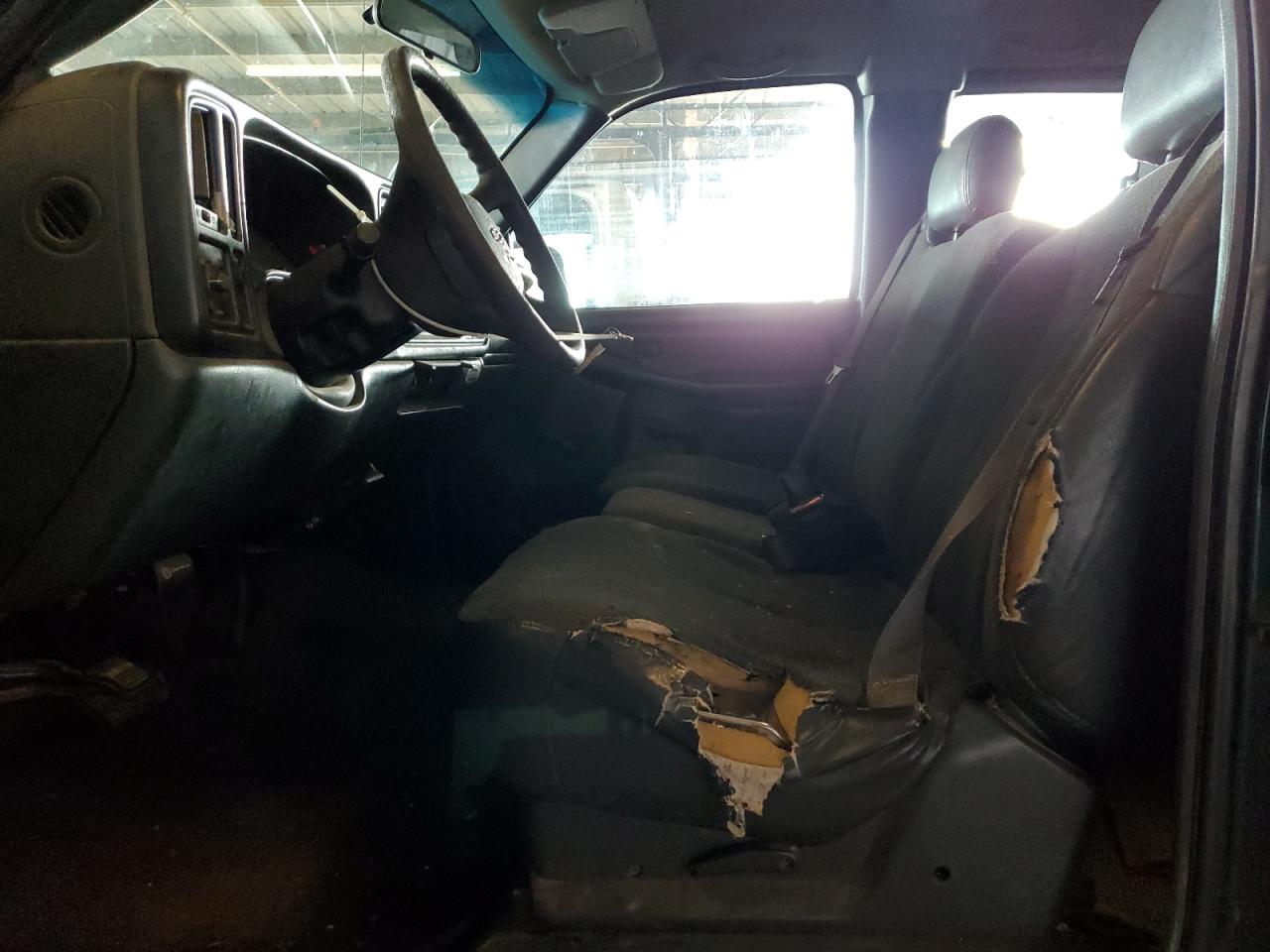 2001 Chevrolet Silverado VIN 2GCEC19V111332536 Copart auction photo, front end damage thumbnail 7