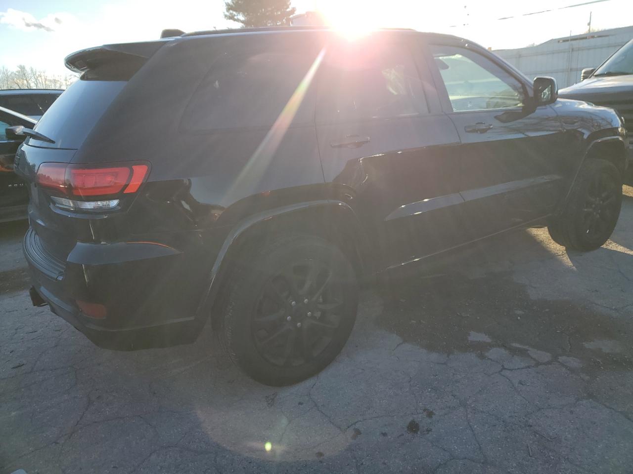 2021 Jeep Grand Cherokee VIN 1C4RJFAG4MC647900 Copart auction photo, side / front end damage thumbnail 3