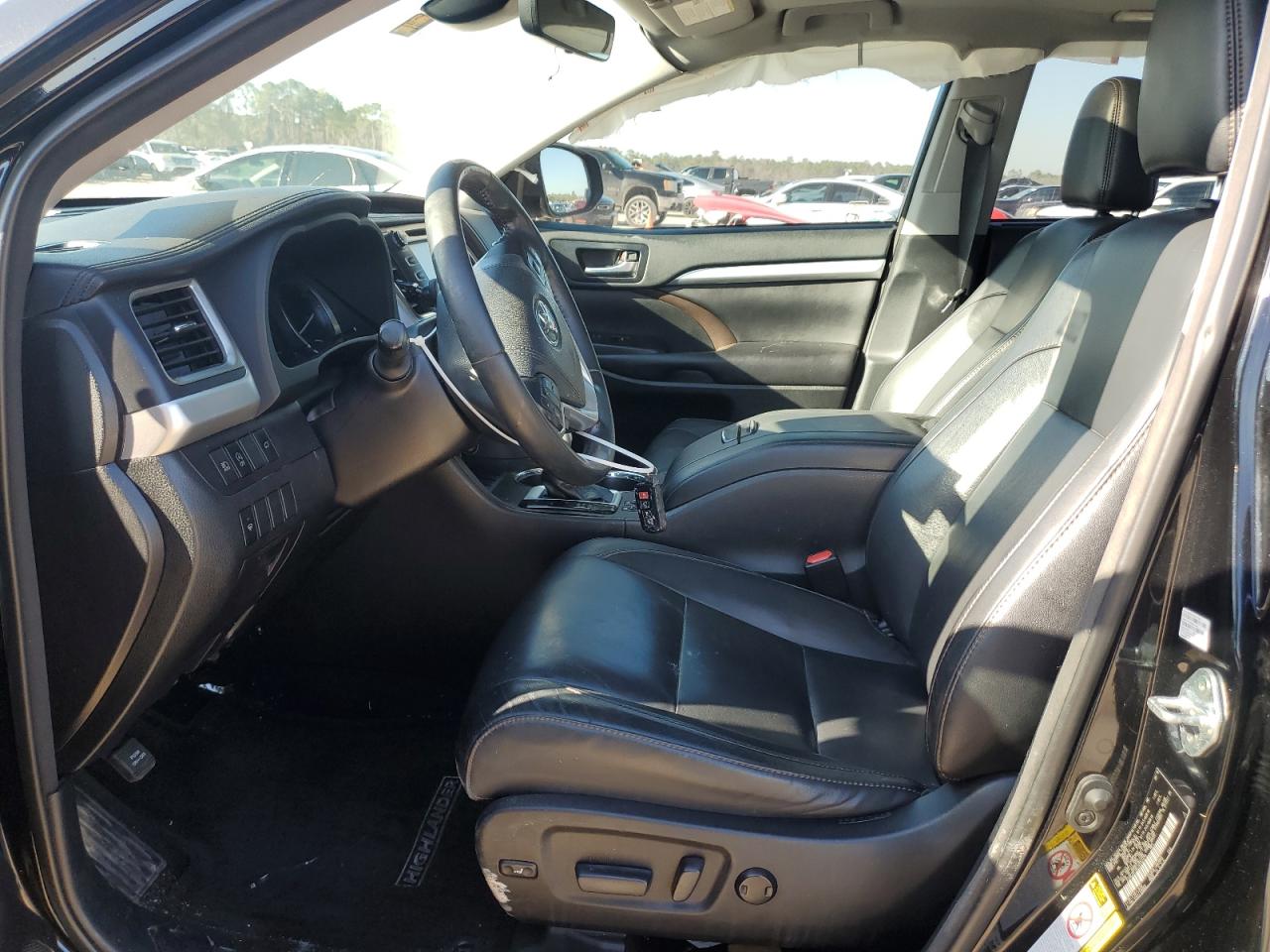 2018 Toyota Highlander VIN 5TDKZRFH6JS550379 Copart auction photo, rear end / minor dent/scratches damage thumbnail 7