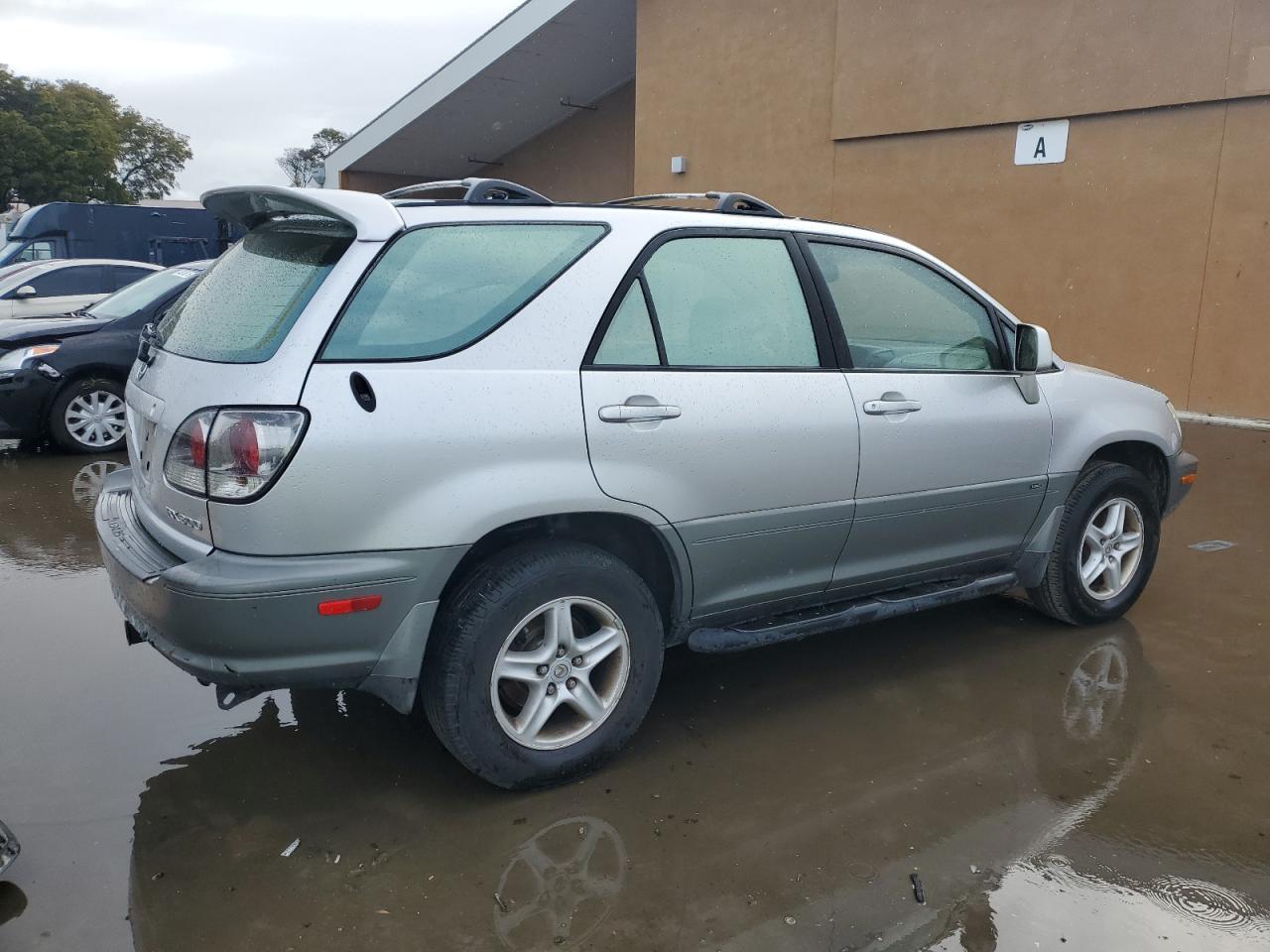 2002 Lexus RX VIN JTJHF10UX20237010 Copart auction photo, front end / rear end damage thumbnail 3