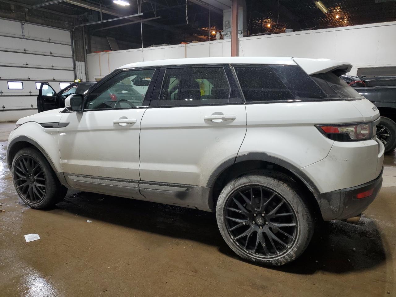 2012 Land Rover Range Rover VIN SALVP2BG5CH643403 Copart auction photo, minor dent/scratches damage thumbnail 2