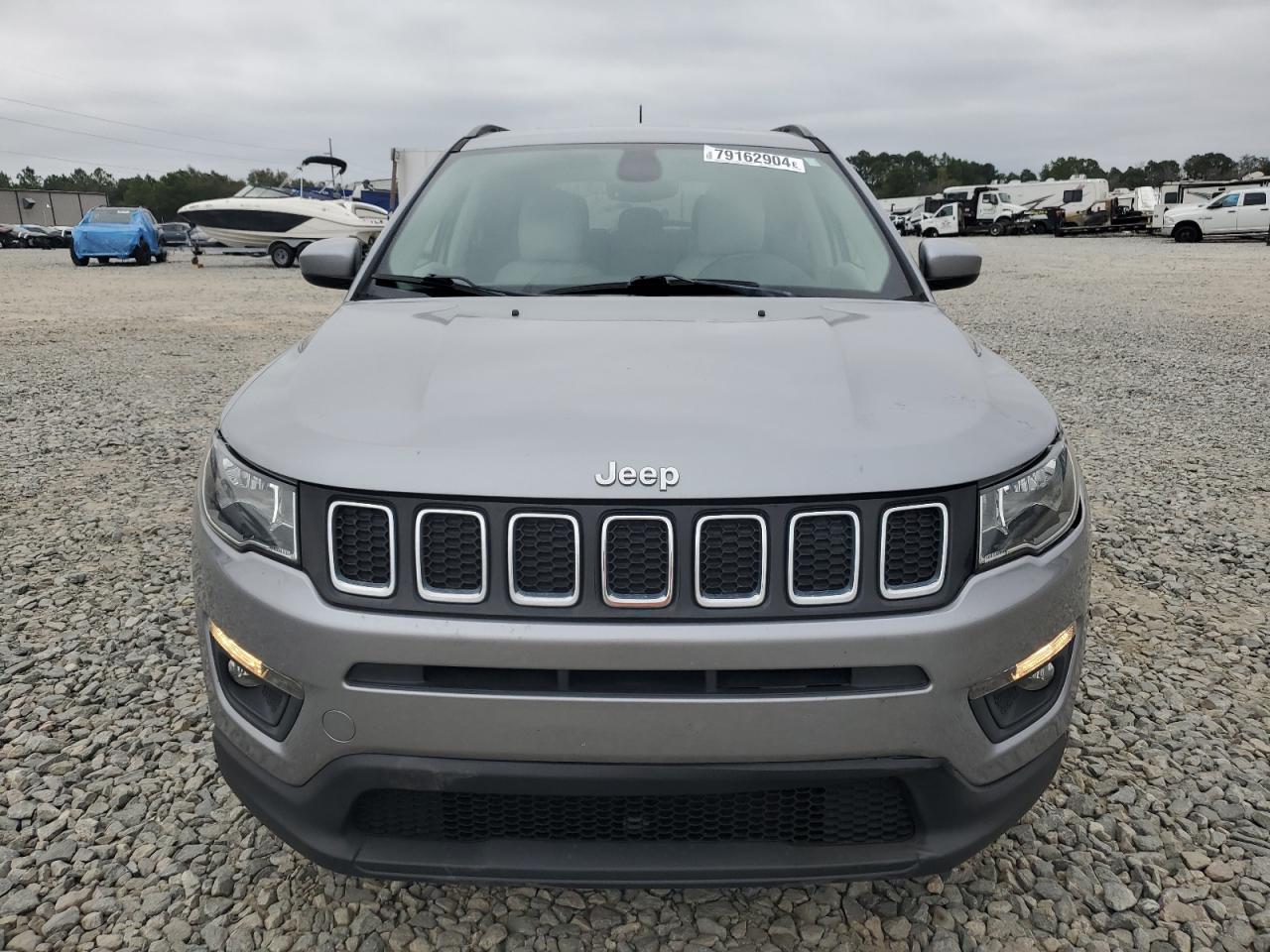 2017 Jeep Compass VIN 3C4NJCBBXHT647829 Copart auction photo, minor dent/scratches damage thumbnail 5