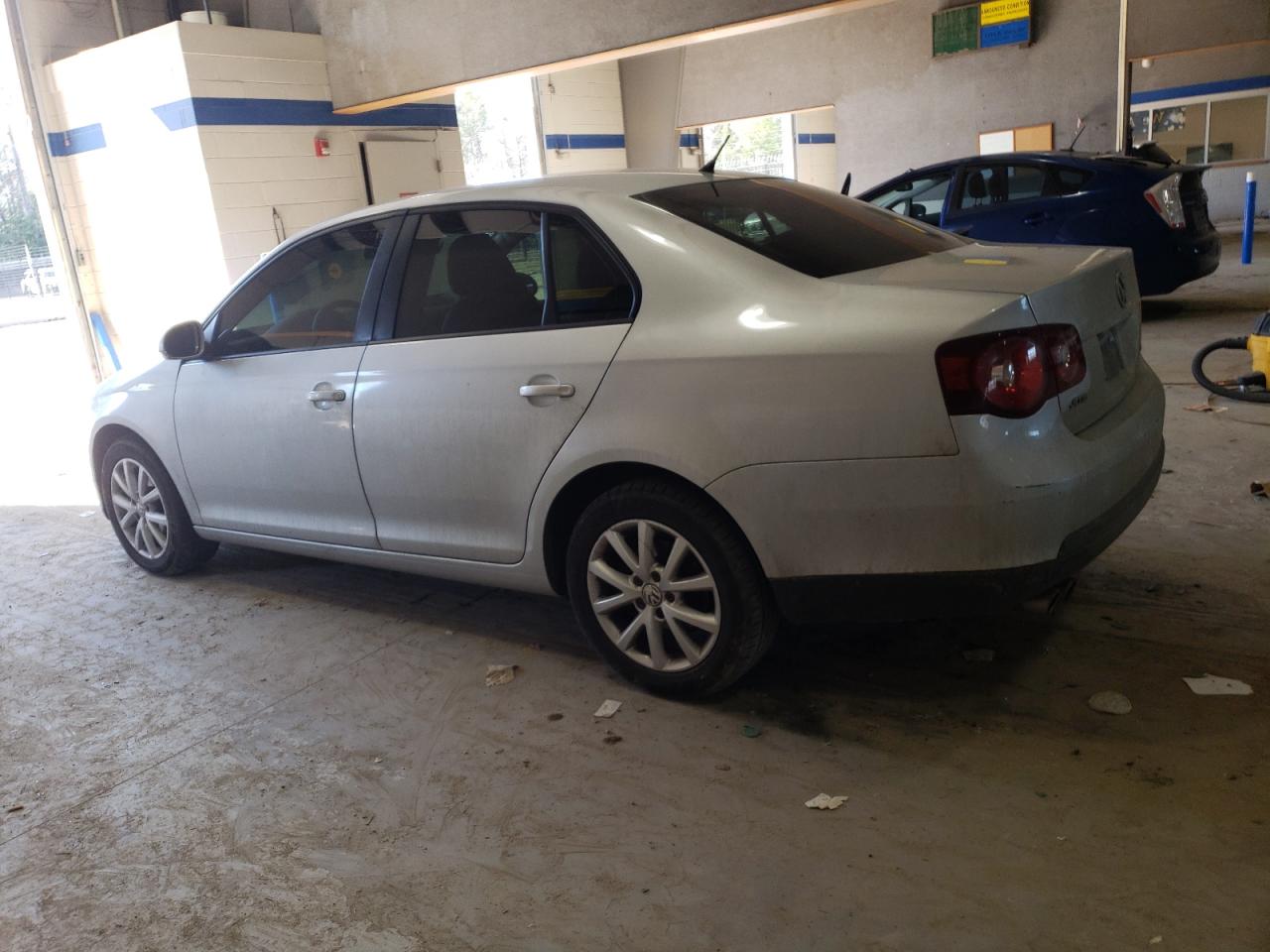 2010 Volkswagen Jetta VIN 3VWAX7AJ8AM160381 Copart auction photo, minor dent/scratches damage thumbnail 2