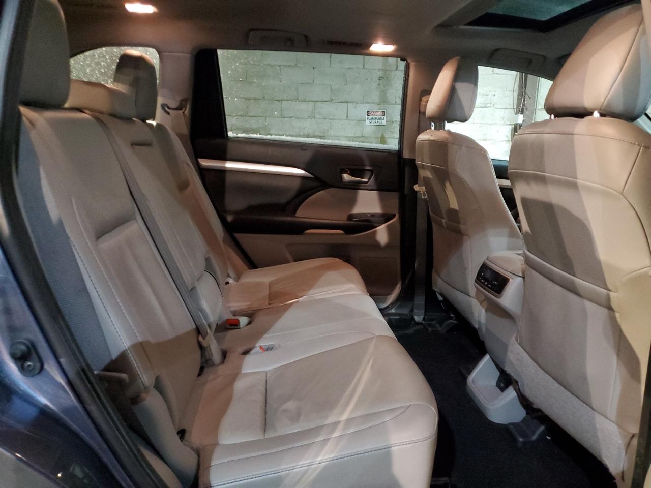 2019 Toyota Highlander VIN 5TDJZRFH4KS726195 Copart auction photo, rear end damage thumbnail 12