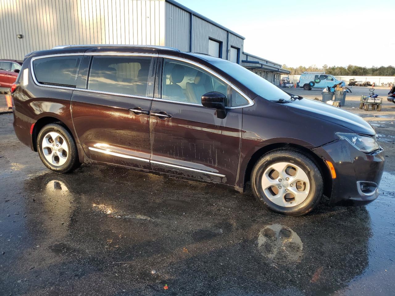 2017 Chrysler Pacifica VIN 2C4RC1EG2HR851213 Copart auction photo, front end damage thumbnail 4