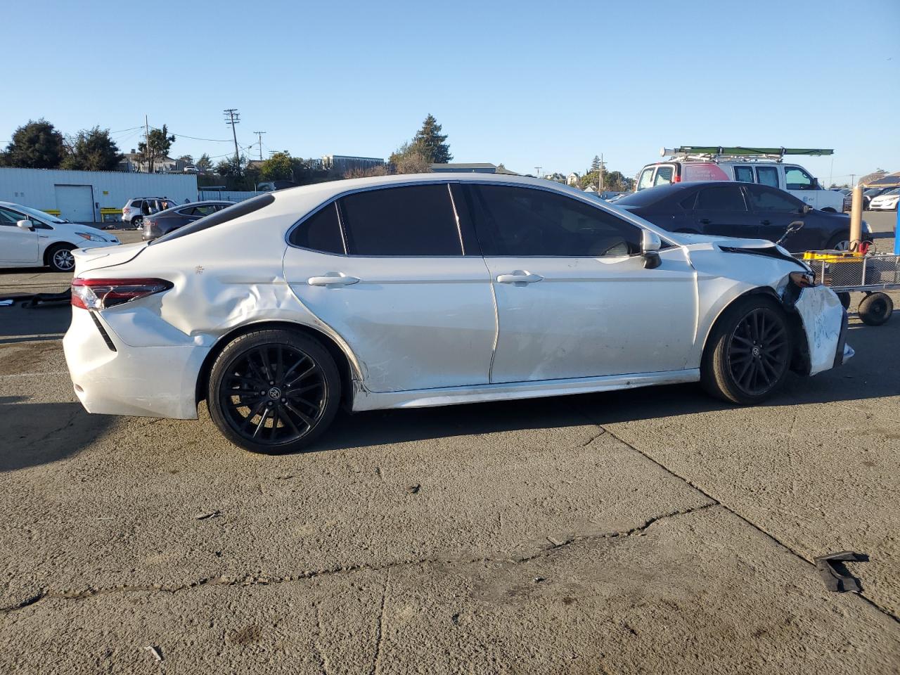 2022 Toyota Camry VIN 4T1K61AK8NU709784 Copart auction photo, side / front end damage thumbnail 3