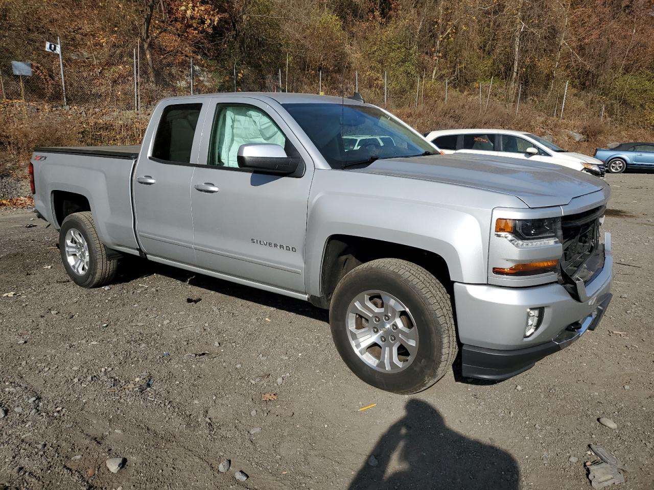 2017 Chevrolet Silverado VIN 1GCVKREC8HZ260662 Copart auction photo, front end / minor dent/scratches damage thumbnail 4