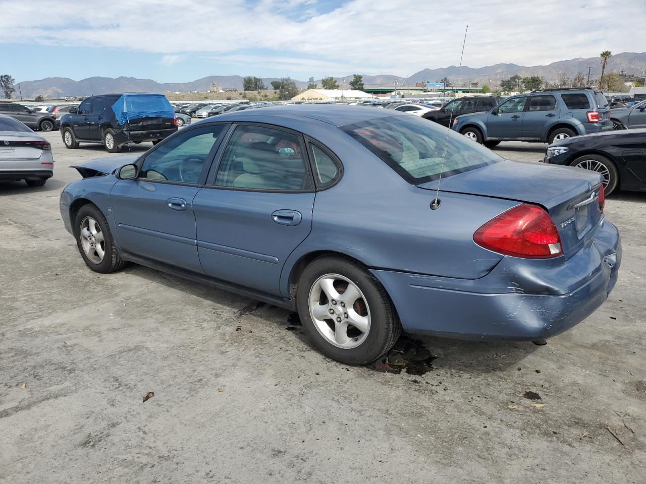 2000 Ford Taurus VIN 1FAFP55S5YG152037 Copart auction photo, front end / rear end damage thumbnail 2