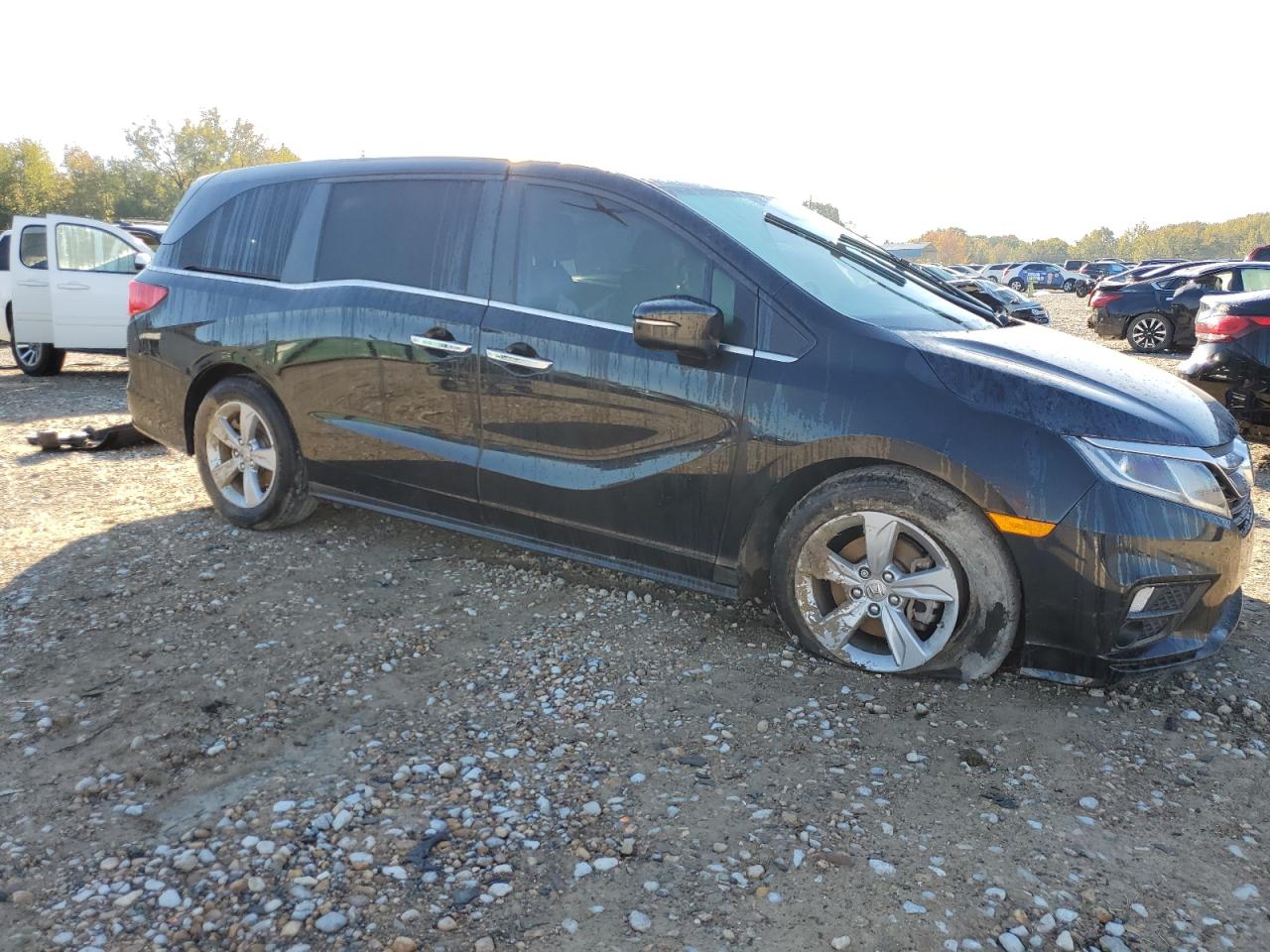 2020 Honda Odyssey VIN 5FNRL6H73LB037617 Copart auction photo, side / front end damage thumbnail 4