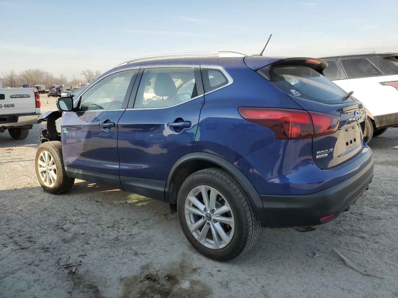 2019 Nissan Rogue VIN JN1BJ1CR3KW323905 Copart auction photo, front end damage thumbnail 2