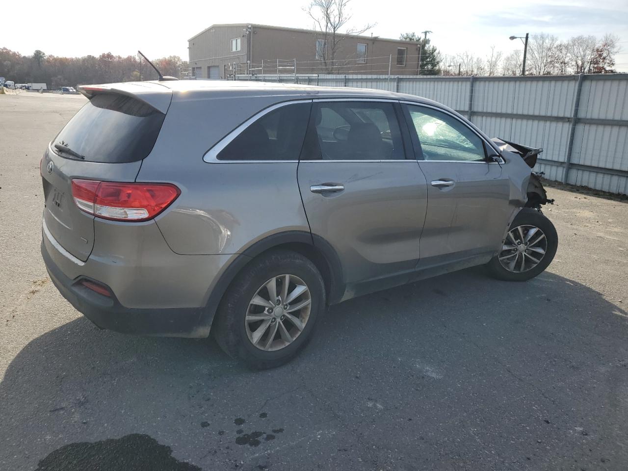 2016 KIA Sorento VIN 5XYPG4A35GG144934 Copart auction photo, front end damage thumbnail 3