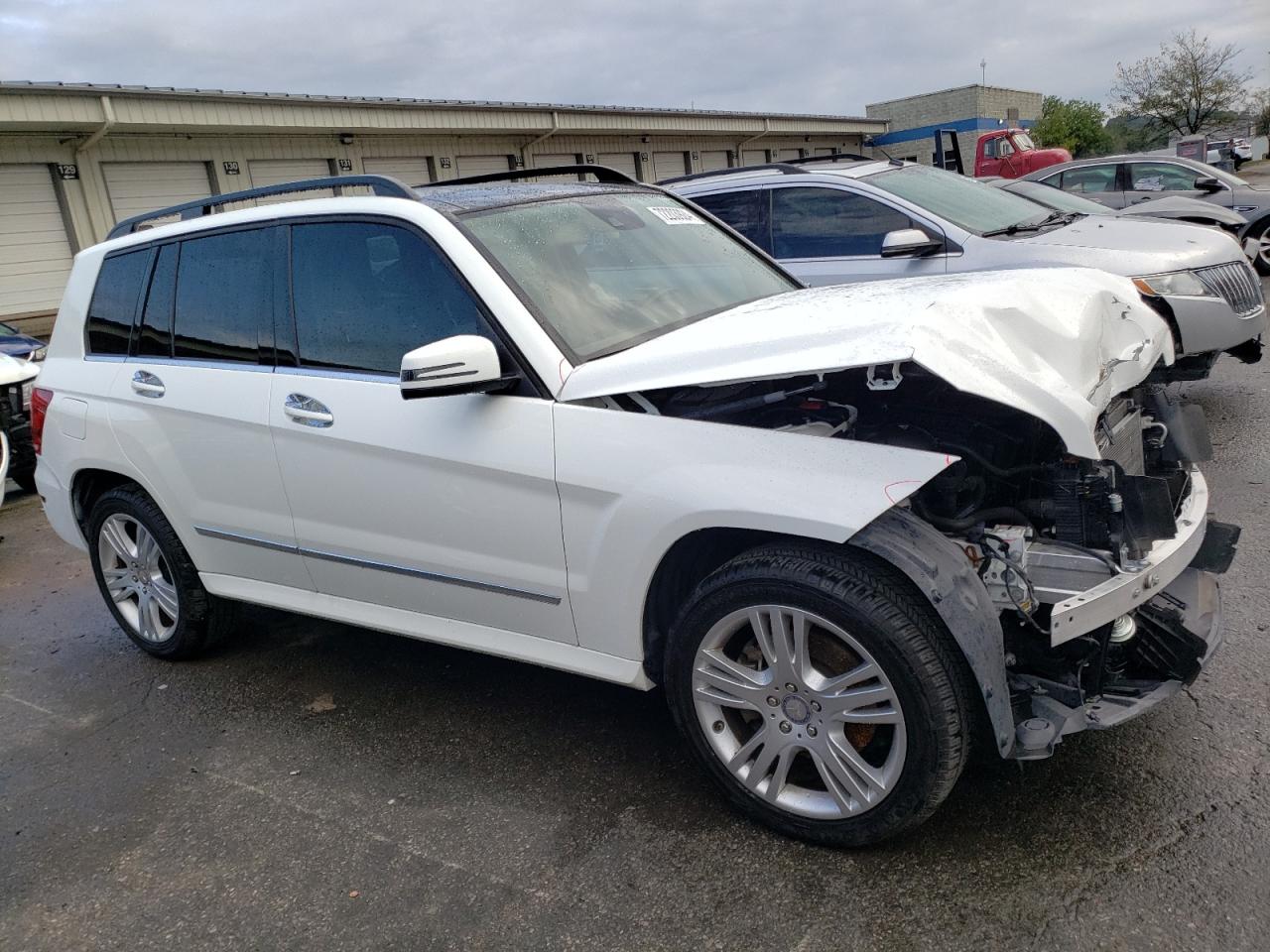 2015 Mercedes-Benz GLK-klasse VIN WDCGG5HB8FG376470 Copart auction photo, front end damage thumbnail 4
