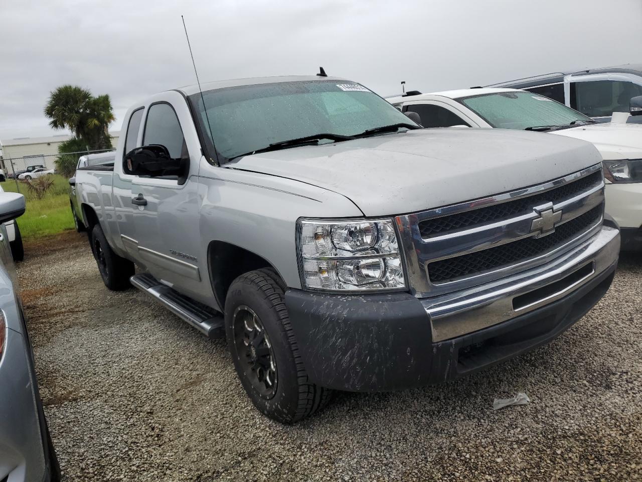 2011 Chevrolet Silverado VIN 1GCRCREA4BZ112531 Copart auction photo, water/flood damage thumbnail 4