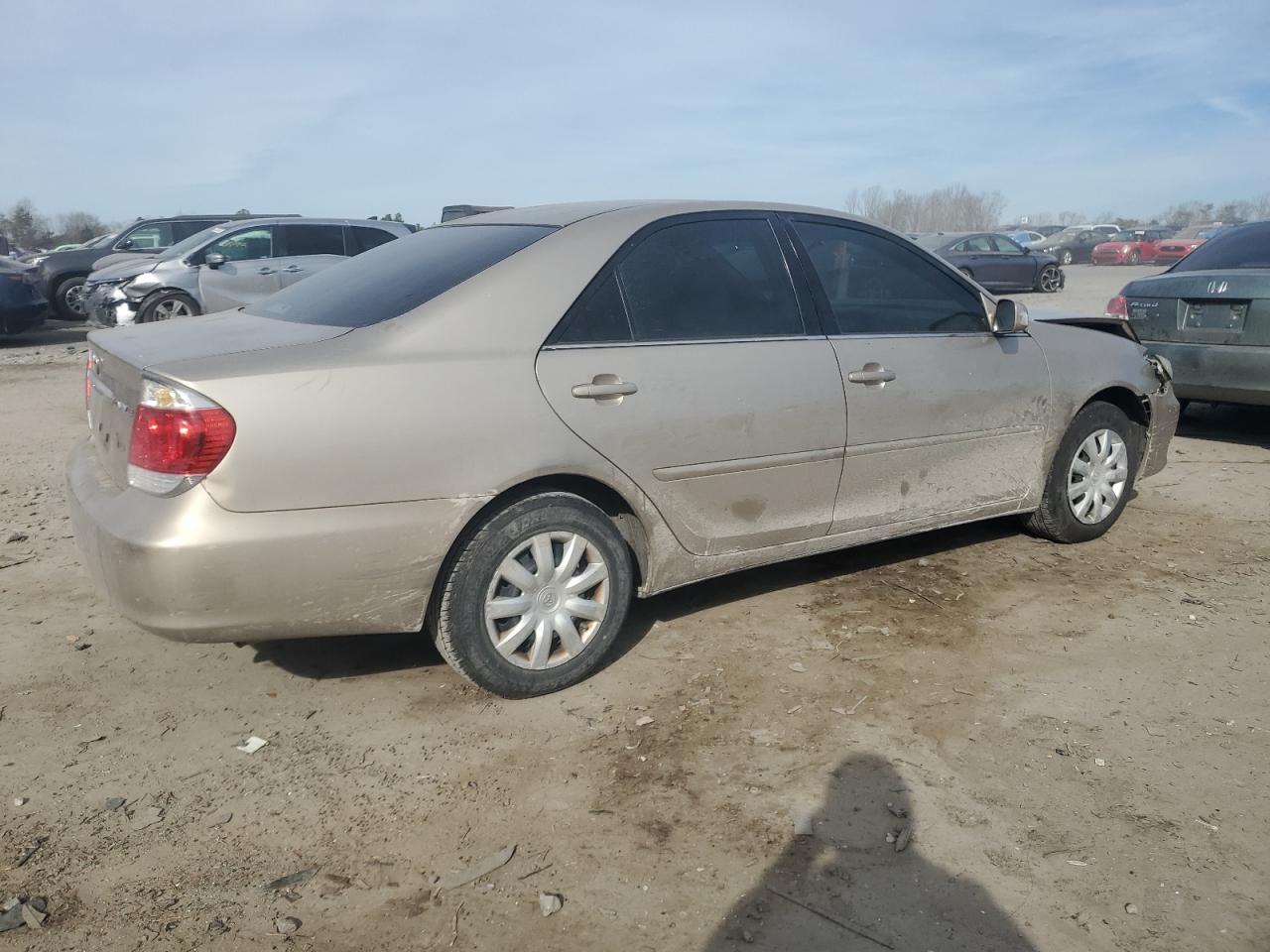 2005 Toyota Camry VIN 4T1BE30K05U004252 Copart auction photo, front end / minor dent/scratches damage thumbnail 3