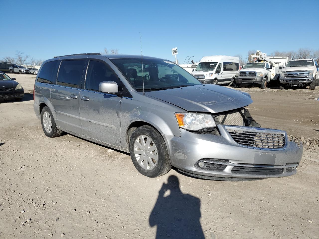 2015 Chrysler Town & Country VIN 2C4RC1BG2FR595351 Copart auction photo, front end damage thumbnail 4
