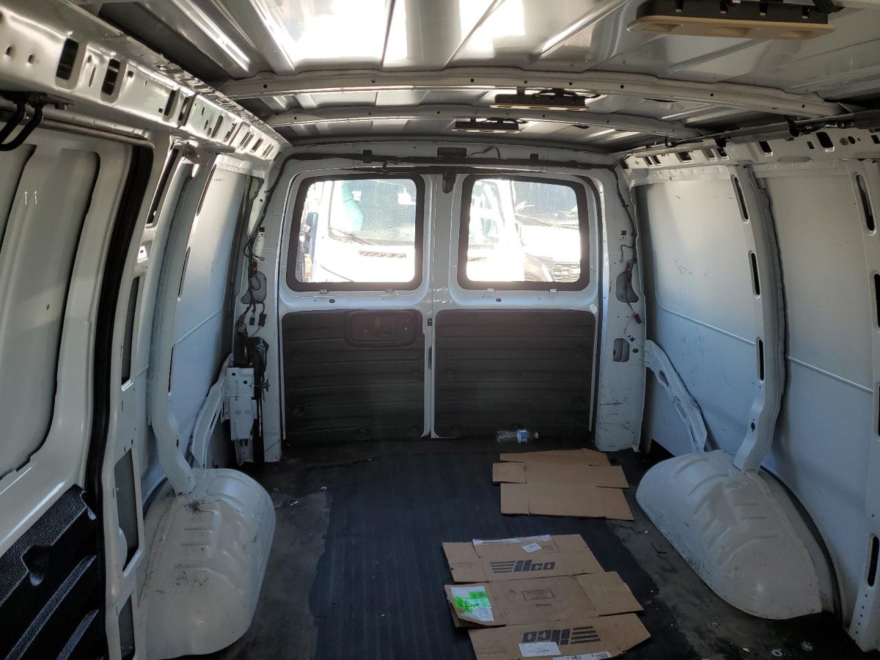 2017 GMC Savana VIN 1GTW7AFFXH1102600 Copart auction photo, front end / side damage thumbnail 10