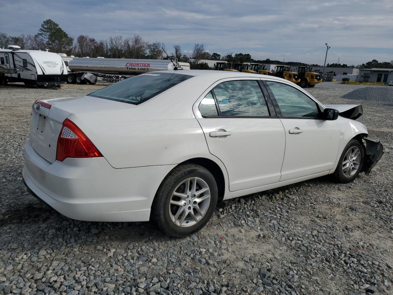 2011 Ford Fusion VIN 3FAHP0GA2BR337310 Copart auction photo, front end / rear end damage thumbnail 3