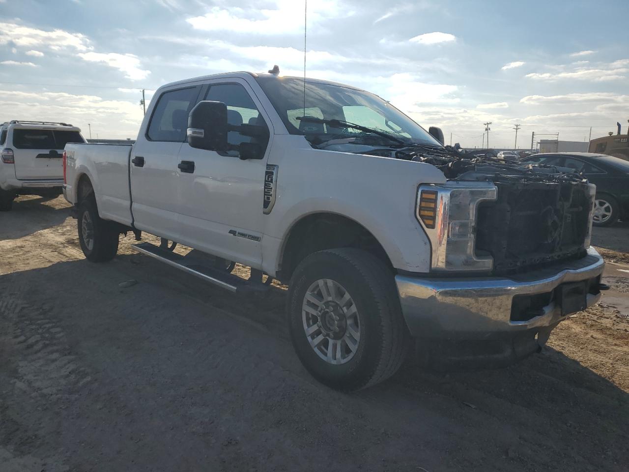 2019 Ford F350 VIN 1FT8W3BT8KEG38934 Copart auction photo, front end / minor dent/scratches damage thumbnail 4