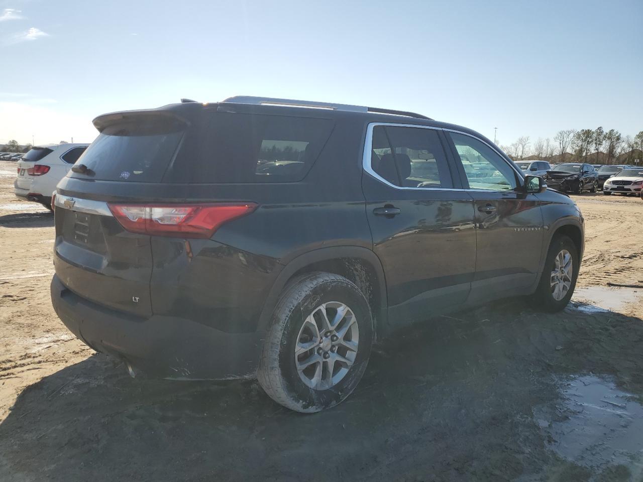 2018 Chevrolet Traverse VIN 1GNERGKW5JJ197921 Copart auction photo, front end / minor dent/scratches damage thumbnail 3