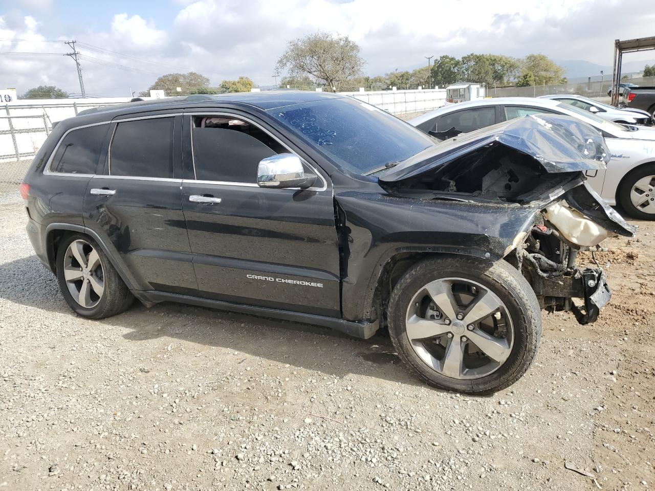 2015 Jeep Grand Cherokee VIN 1C4RJEBG3FC735249 Copart auction photo, front end / side damage thumbnail 4