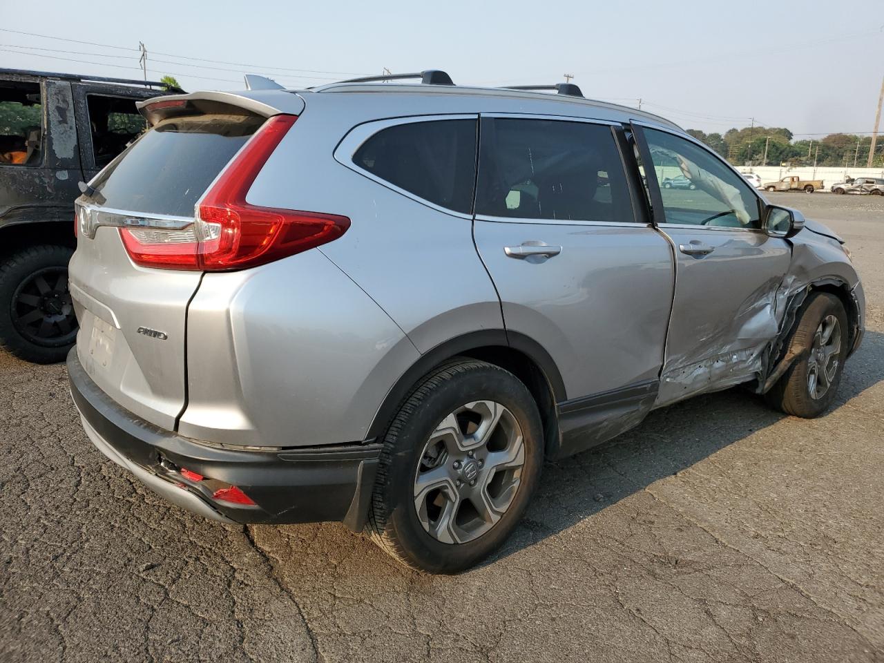 2017 Honda CR-V VIN 2HKRW2H82HH674922 Copart auction photo, front end / side damage thumbnail 3