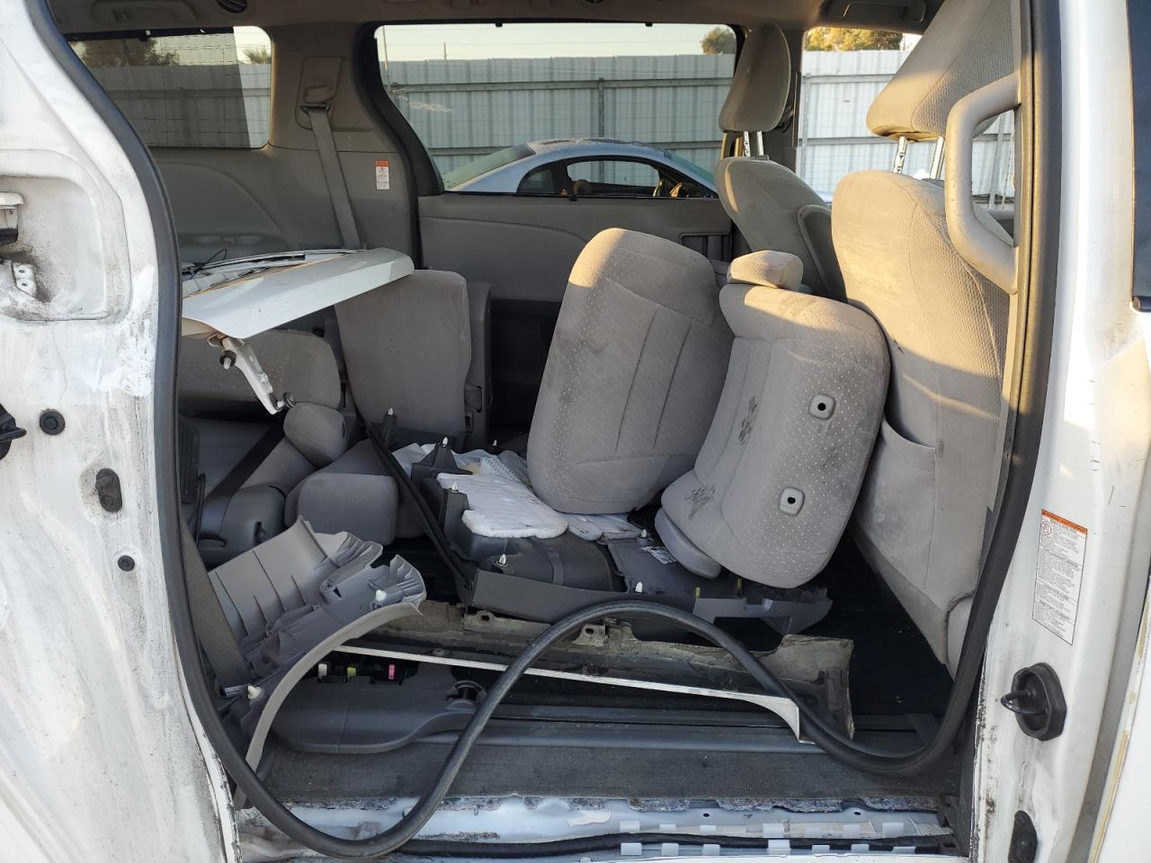 2018 Toyota Sienna VIN 5TDKZ3DC2JS915693 Copart auction photo, all over damage thumbnail 10