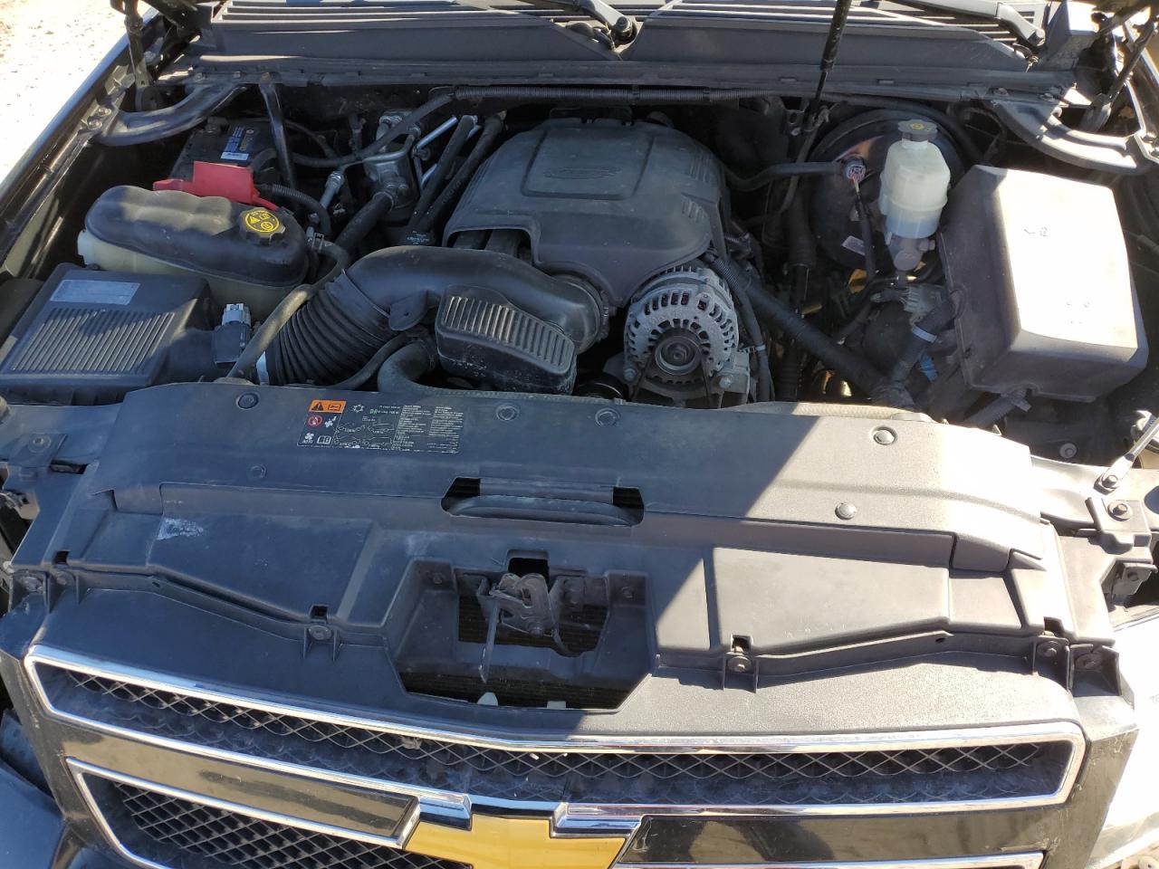 2014 Chevrolet Suburban VIN 1GNSKJE75ER233770 Copart auction photo, side / front end damage thumbnail 14