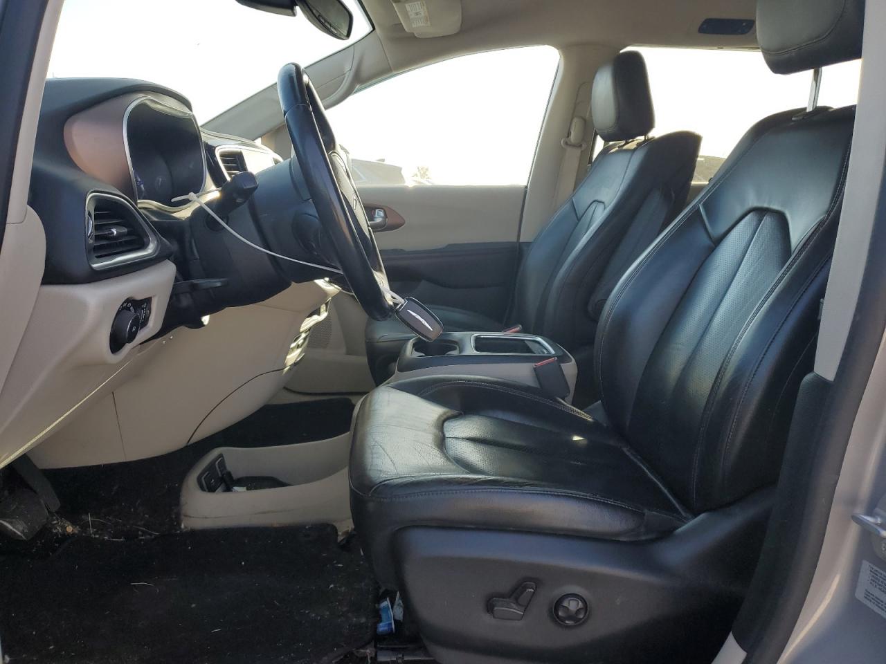2017 Chrysler Pacifica VIN 2C4RC1EGXHR616381 Copart auction photo, front end / minor dent/scratches damage thumbnail 7