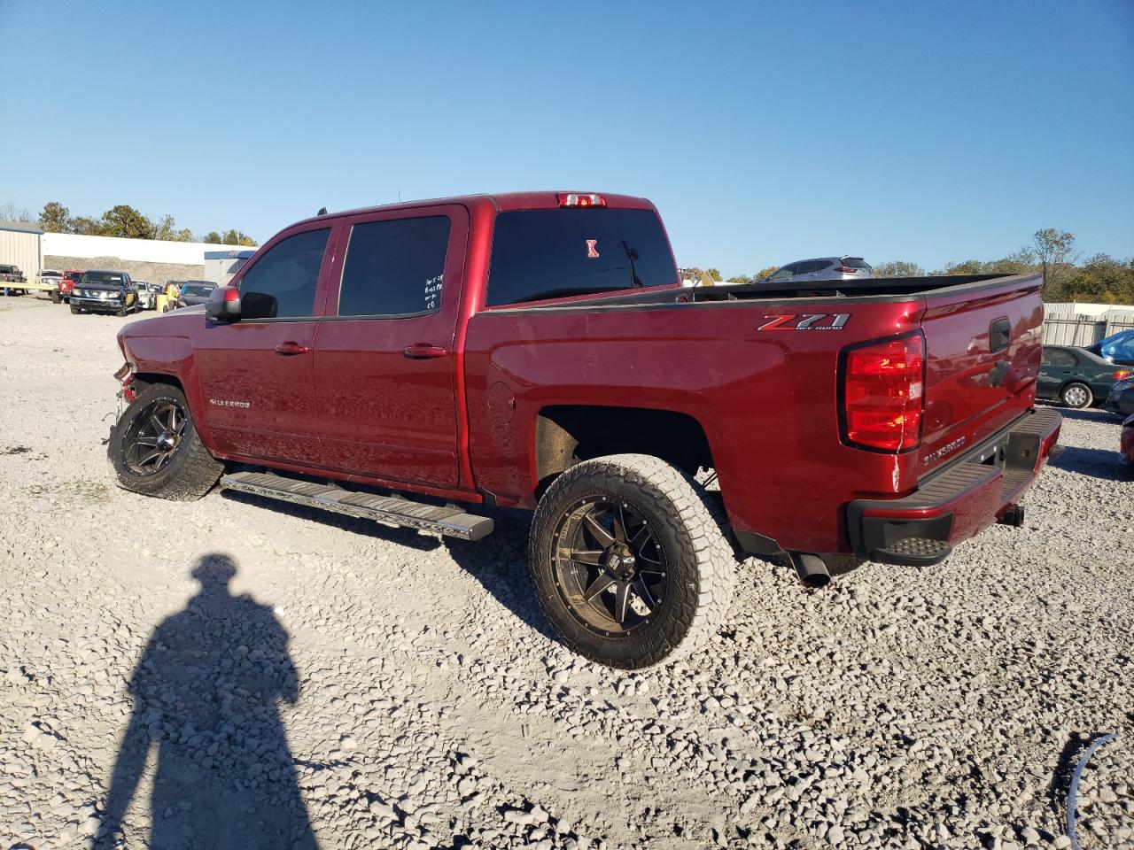 2018 Chevrolet Silverado VIN 3GCUKRECXJG500943 Copart auction photo, front end / side damage thumbnail 2