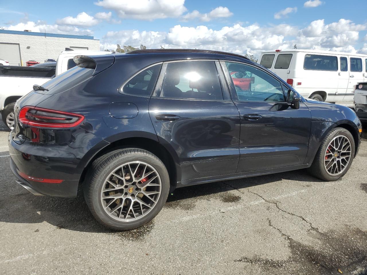 2015 Porsche Macan VIN WP1AF2A58FLB96008 Copart auction photo, side / front end damage thumbnail 3